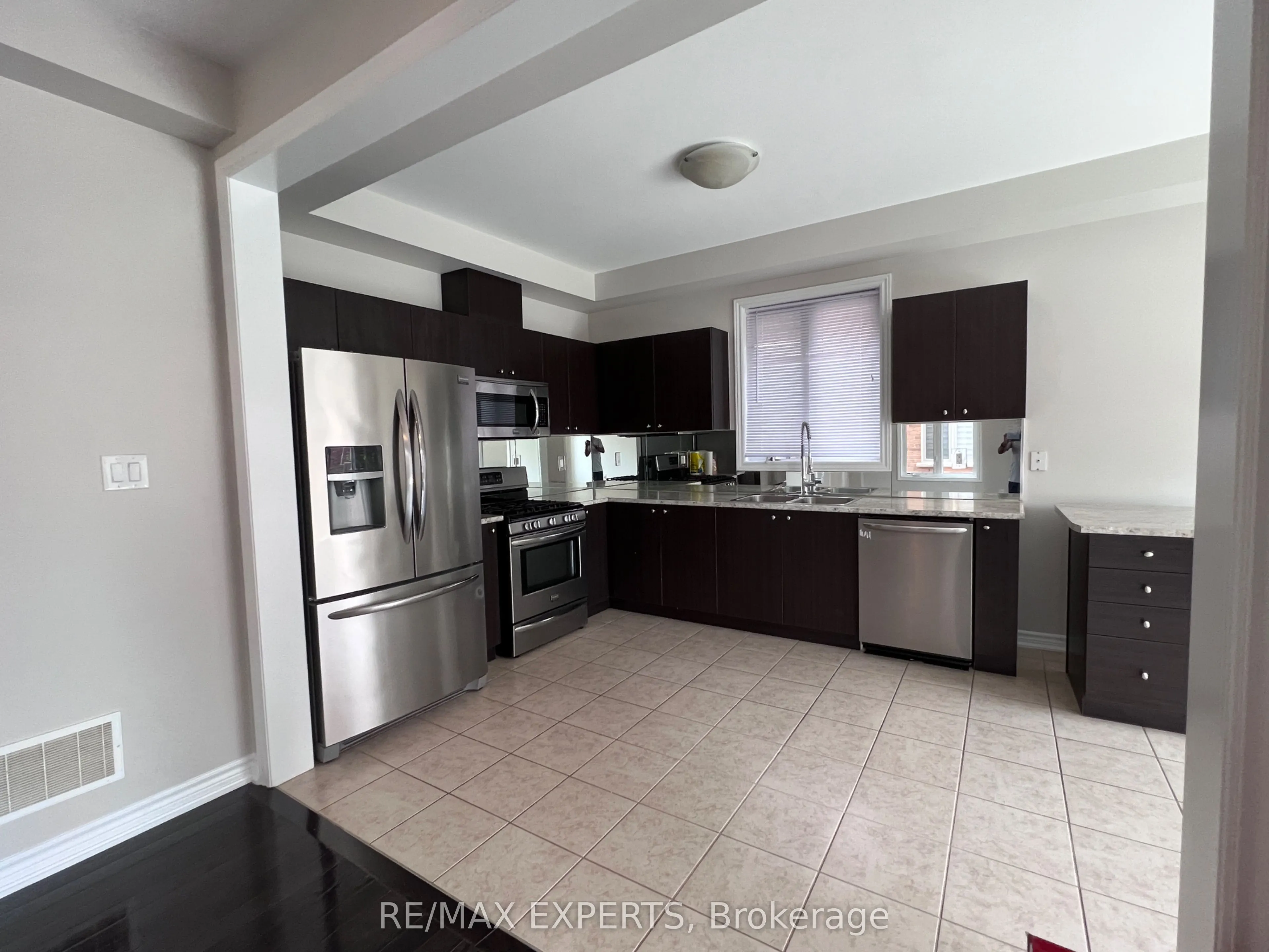 2205 Dawson Crescent