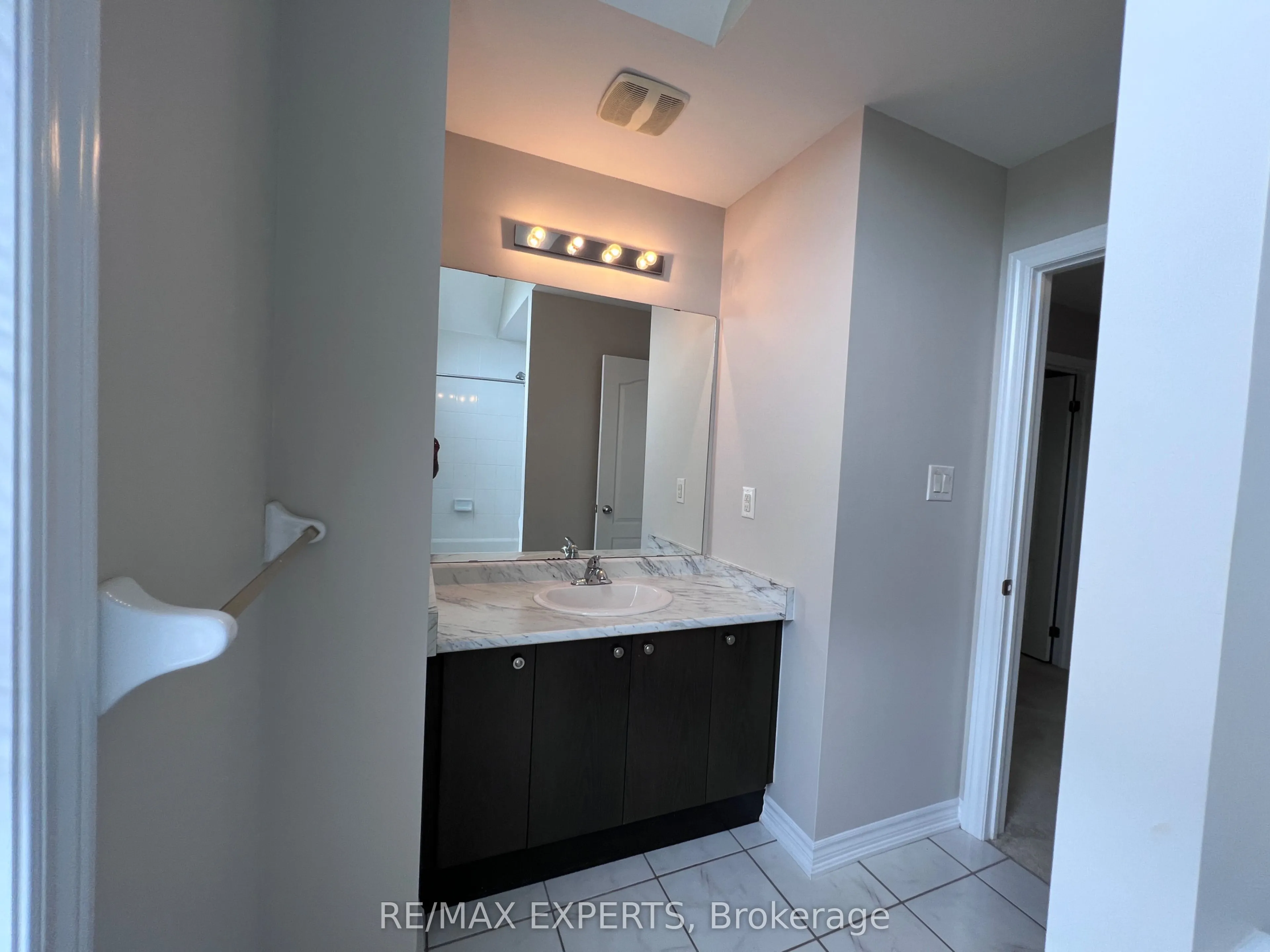 2205 Dawson Crescent