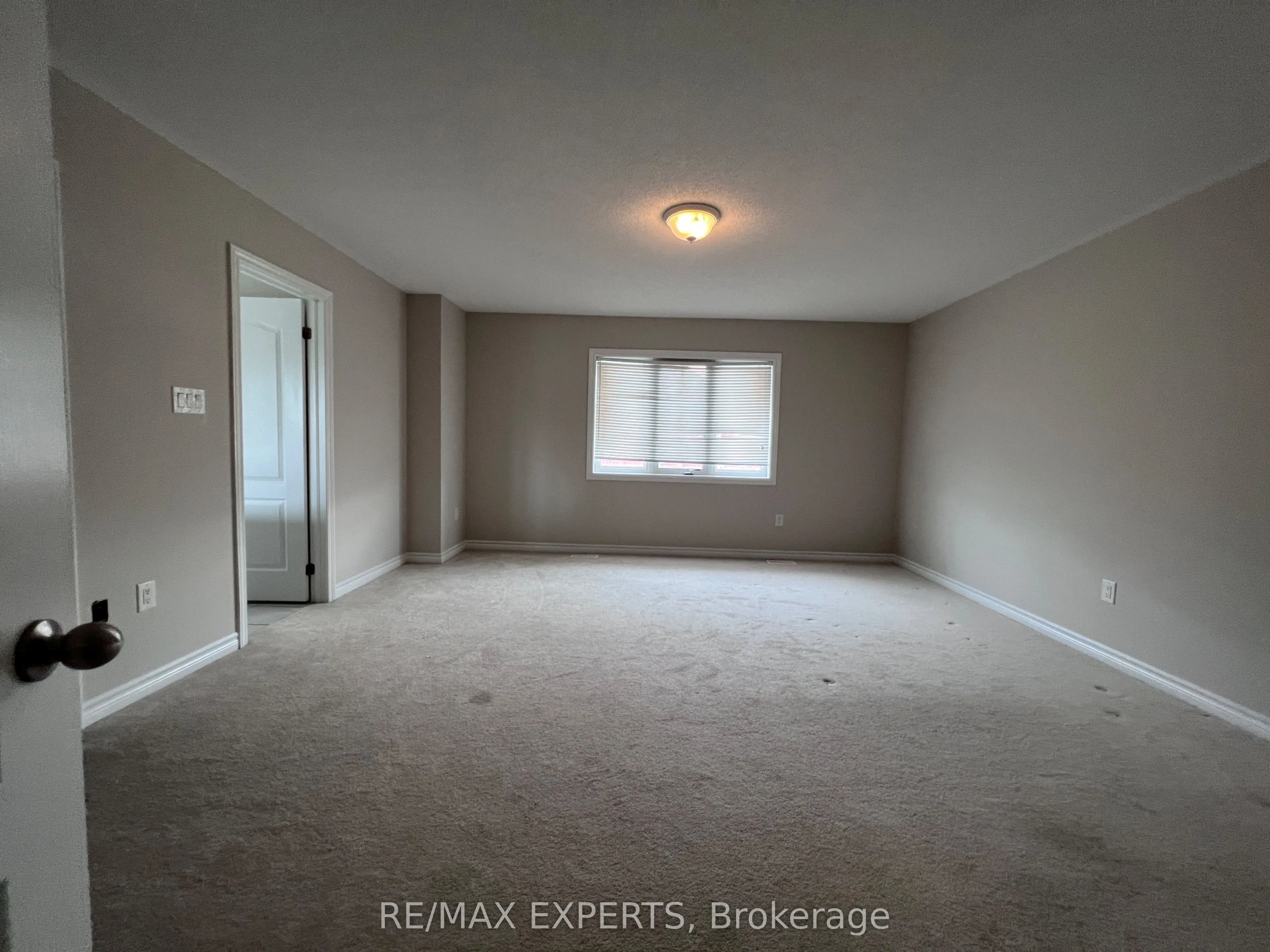 2205 Dawson Crescent