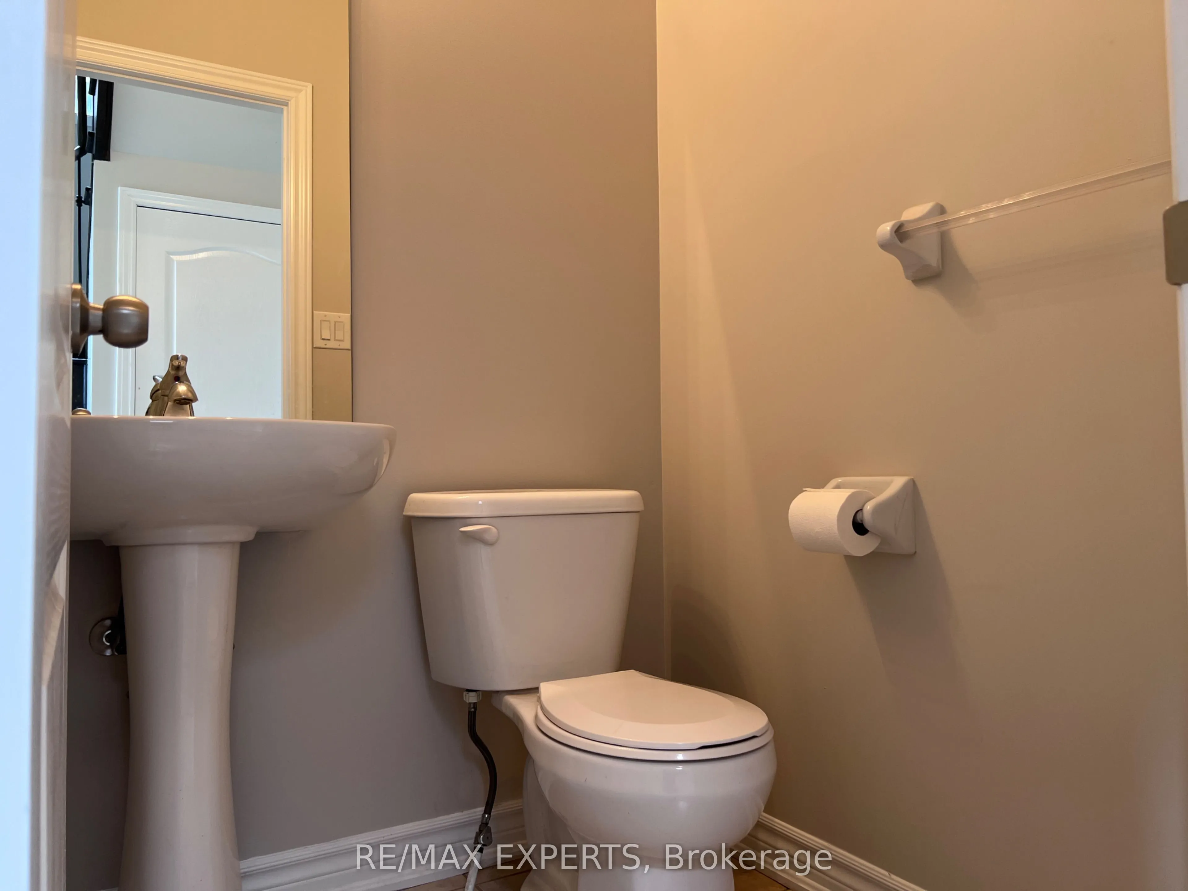 2205 Dawson Crescent