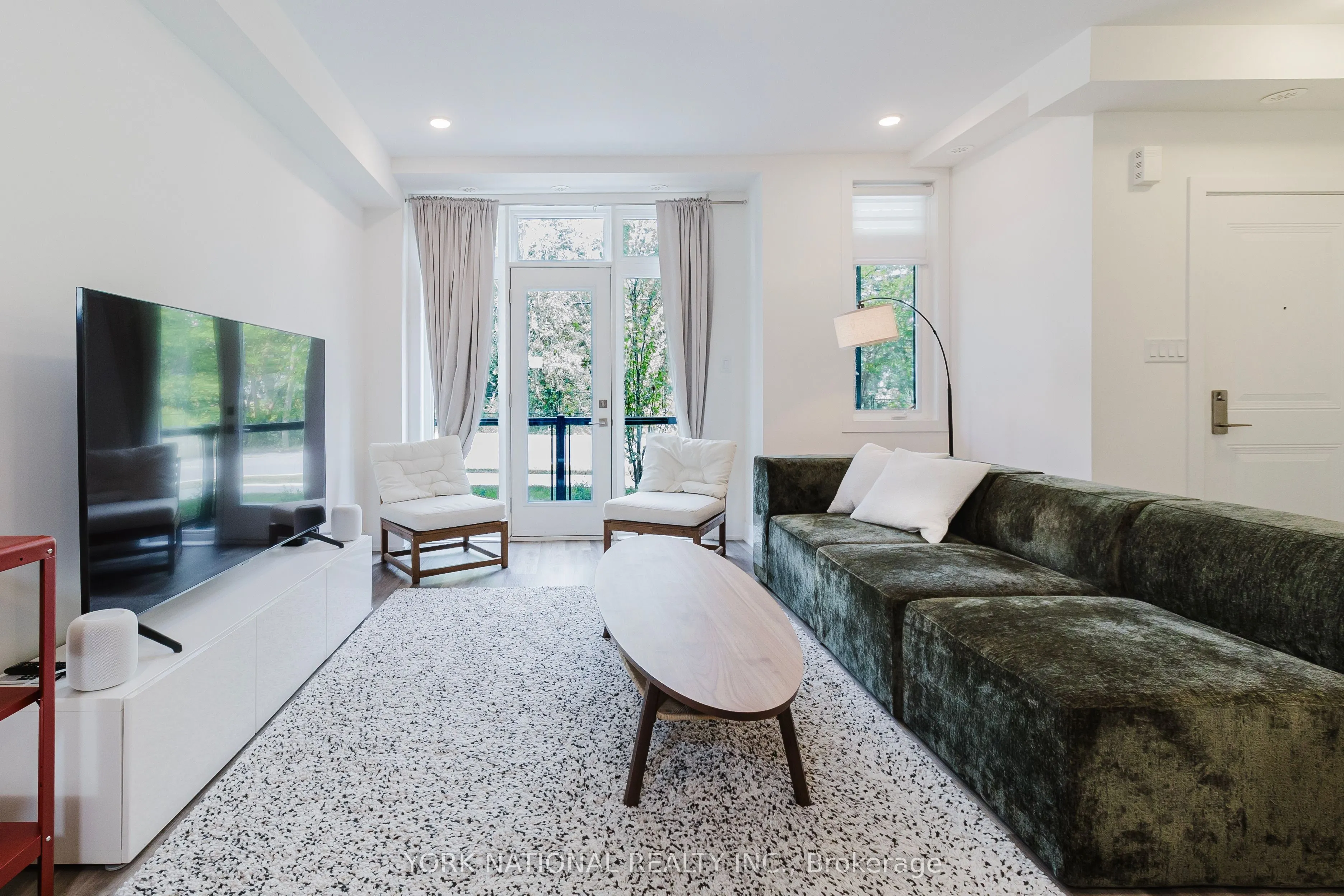 3 Bond Crescent, #10