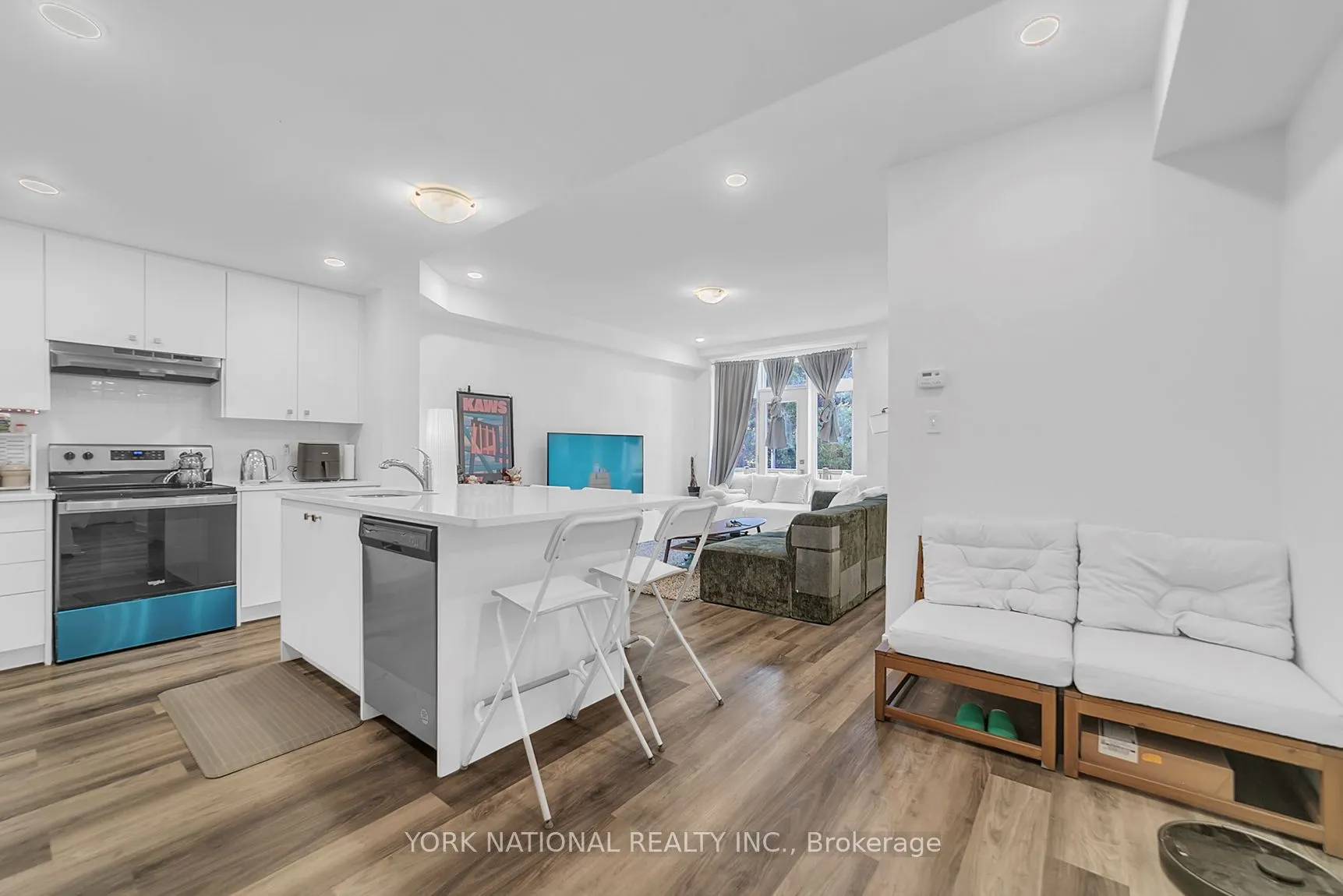 3 Bond Crescent, #10