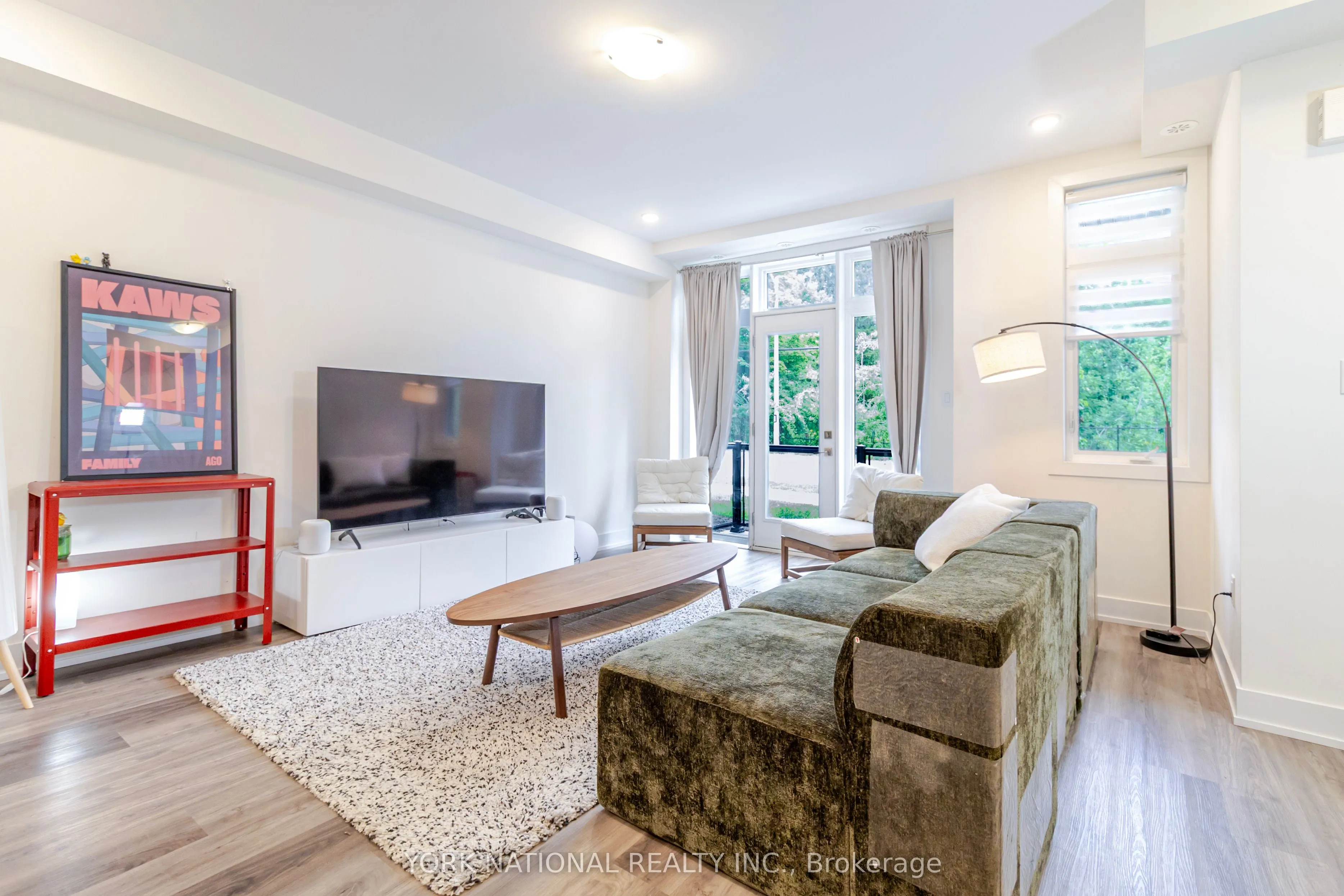 3 Bond Crescent, #10