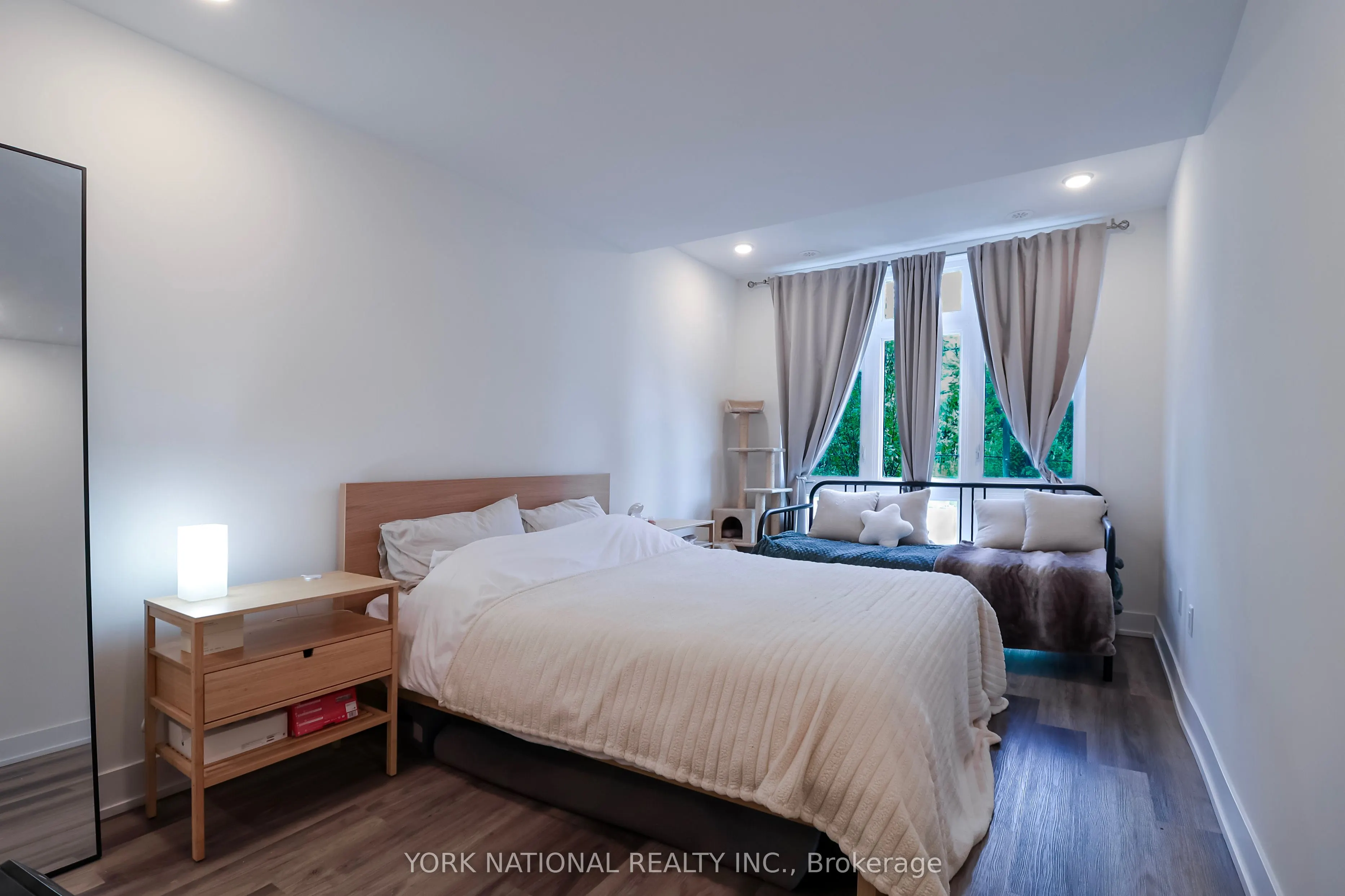 3 Bond Crescent, #10