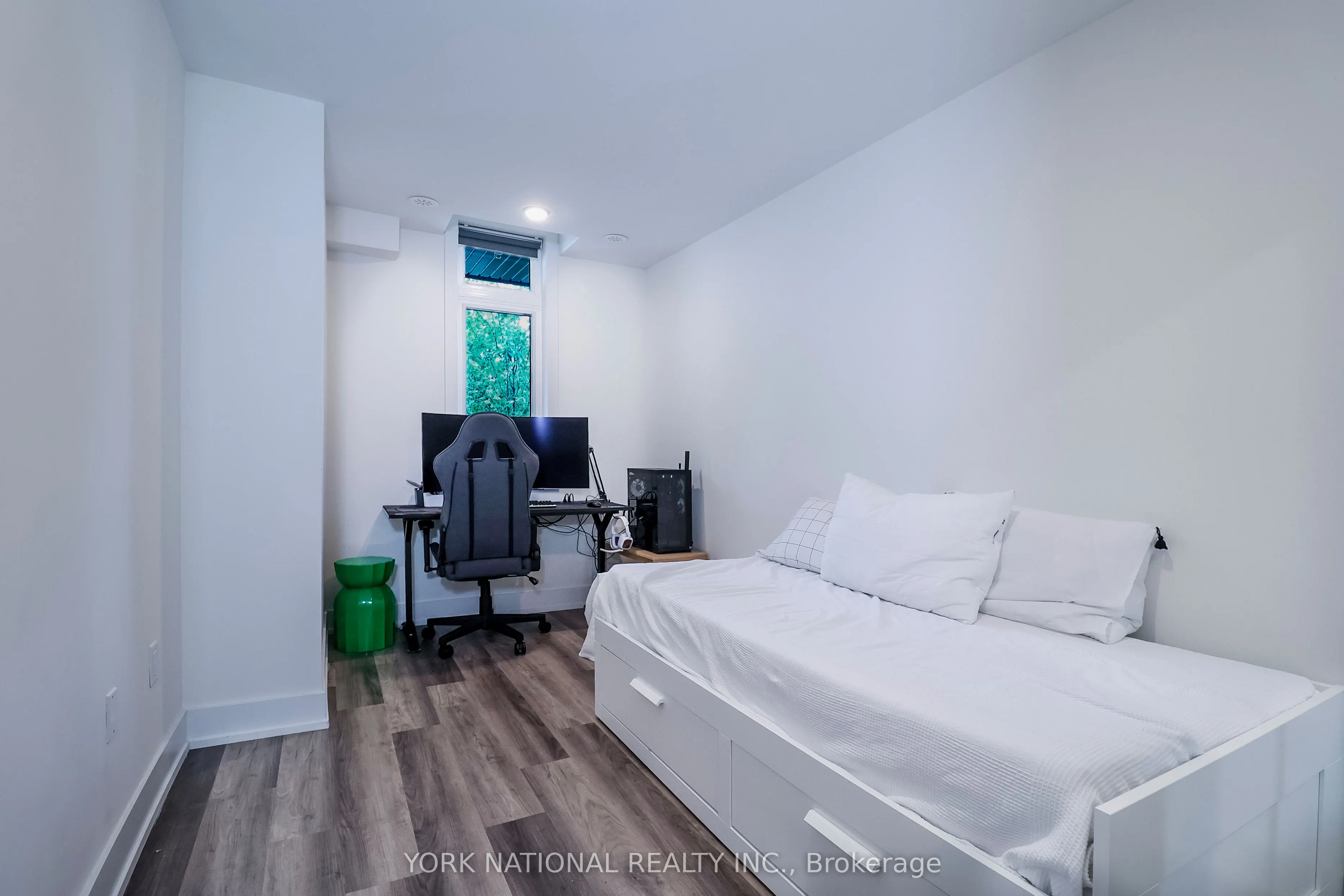 3 Bond Crescent, #10