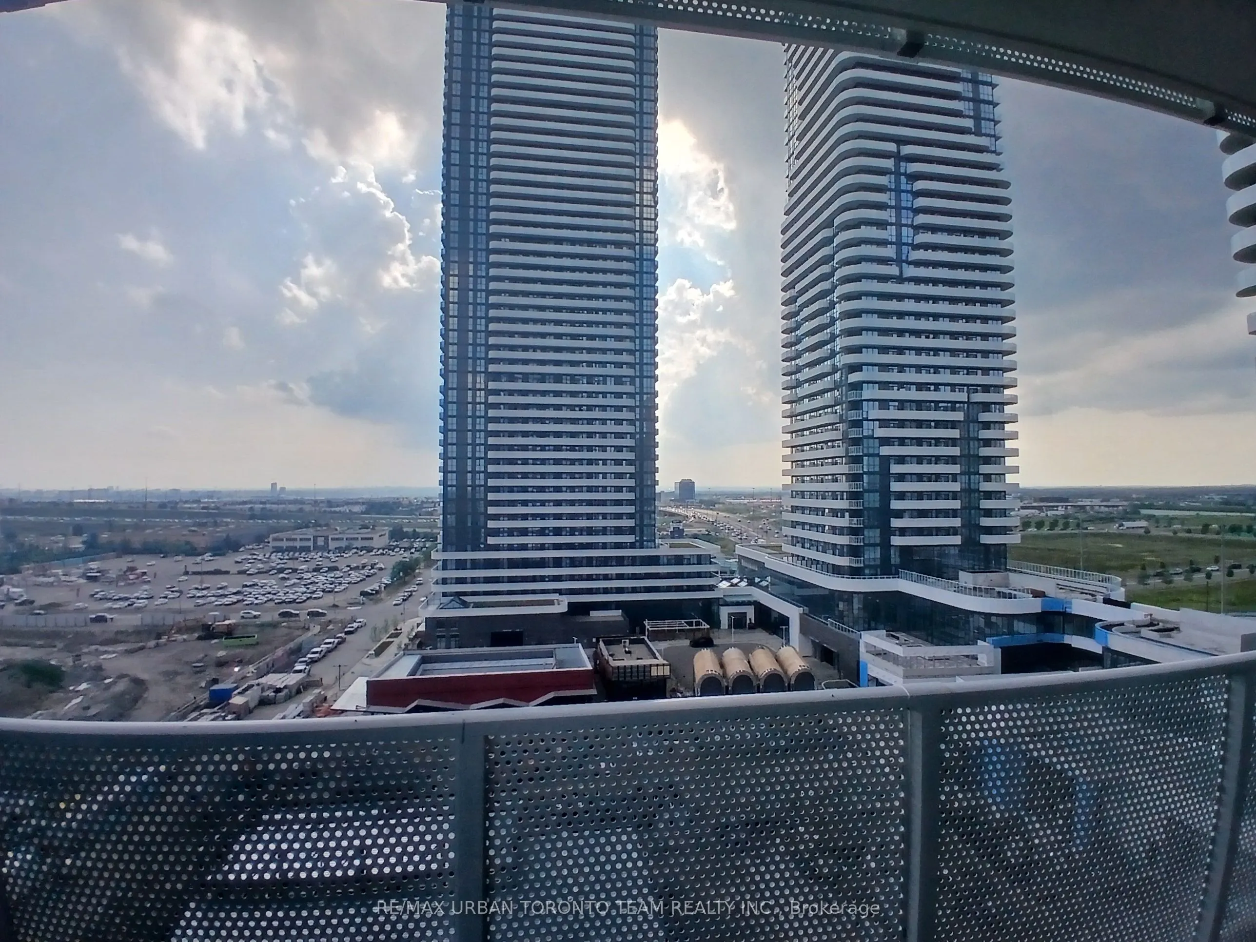 28 Interchange Way, #1116