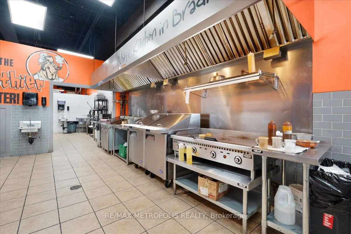 450 Holland Street W, #10