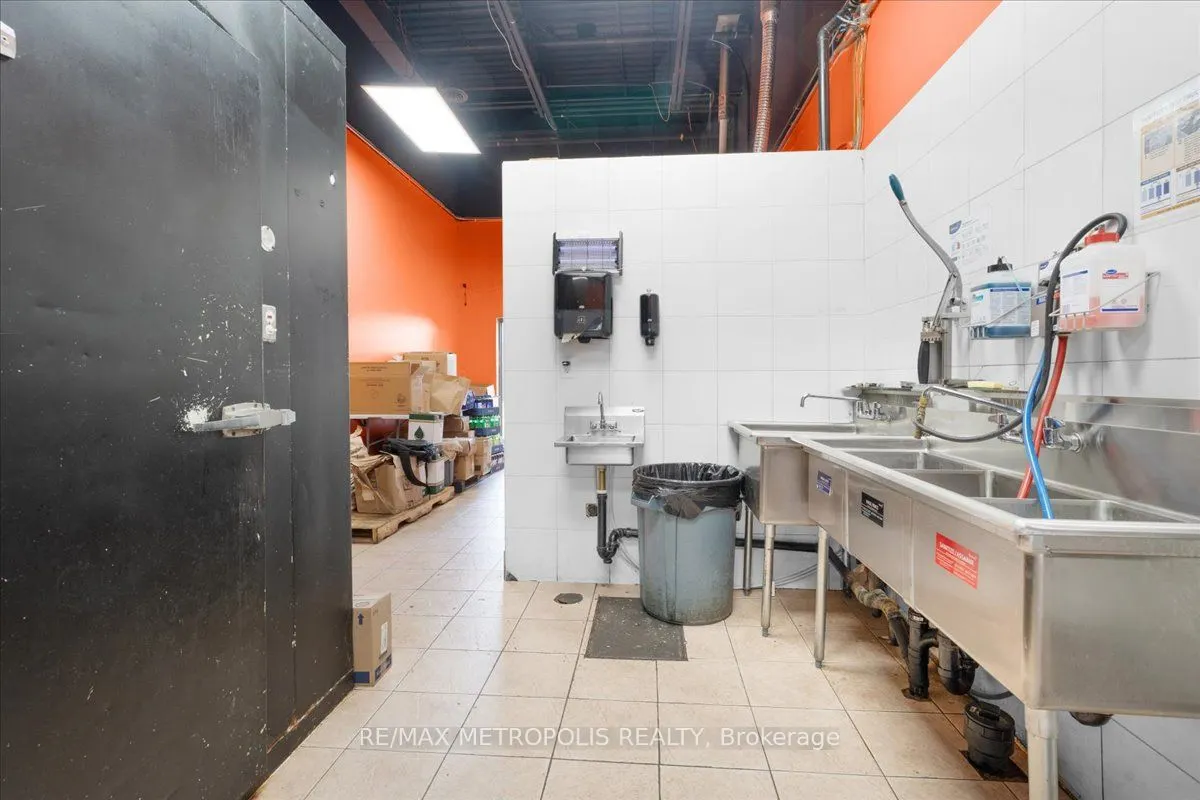 450 Holland Street W, #10