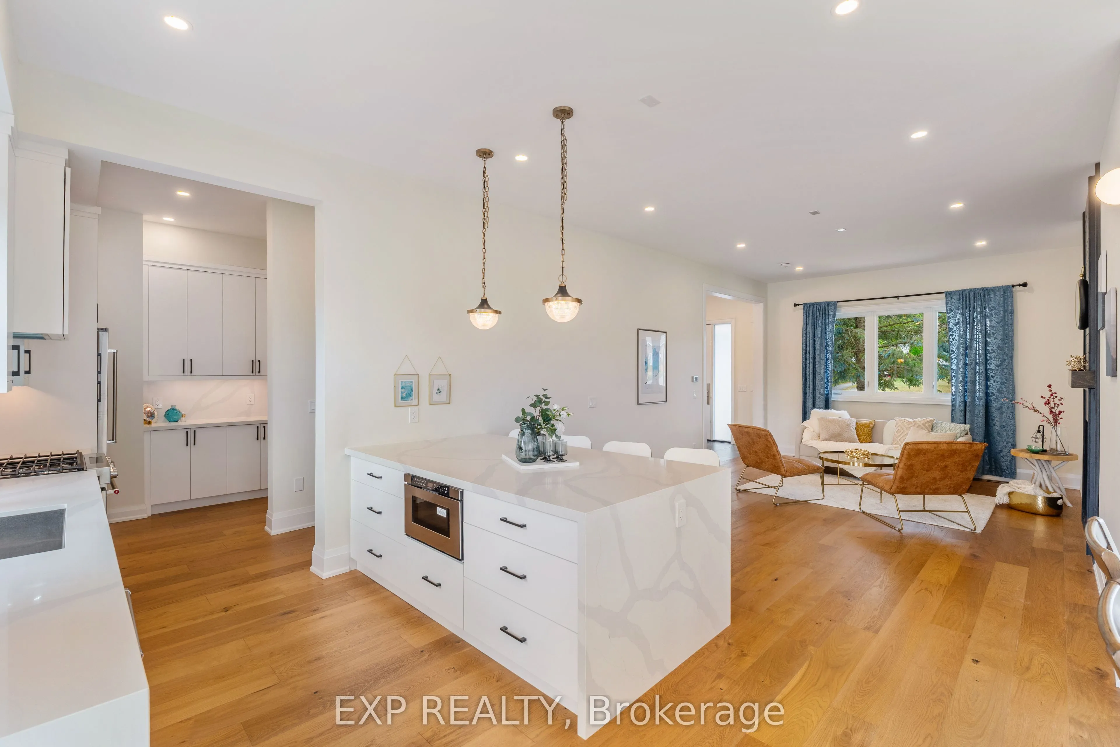 271 Main Street N