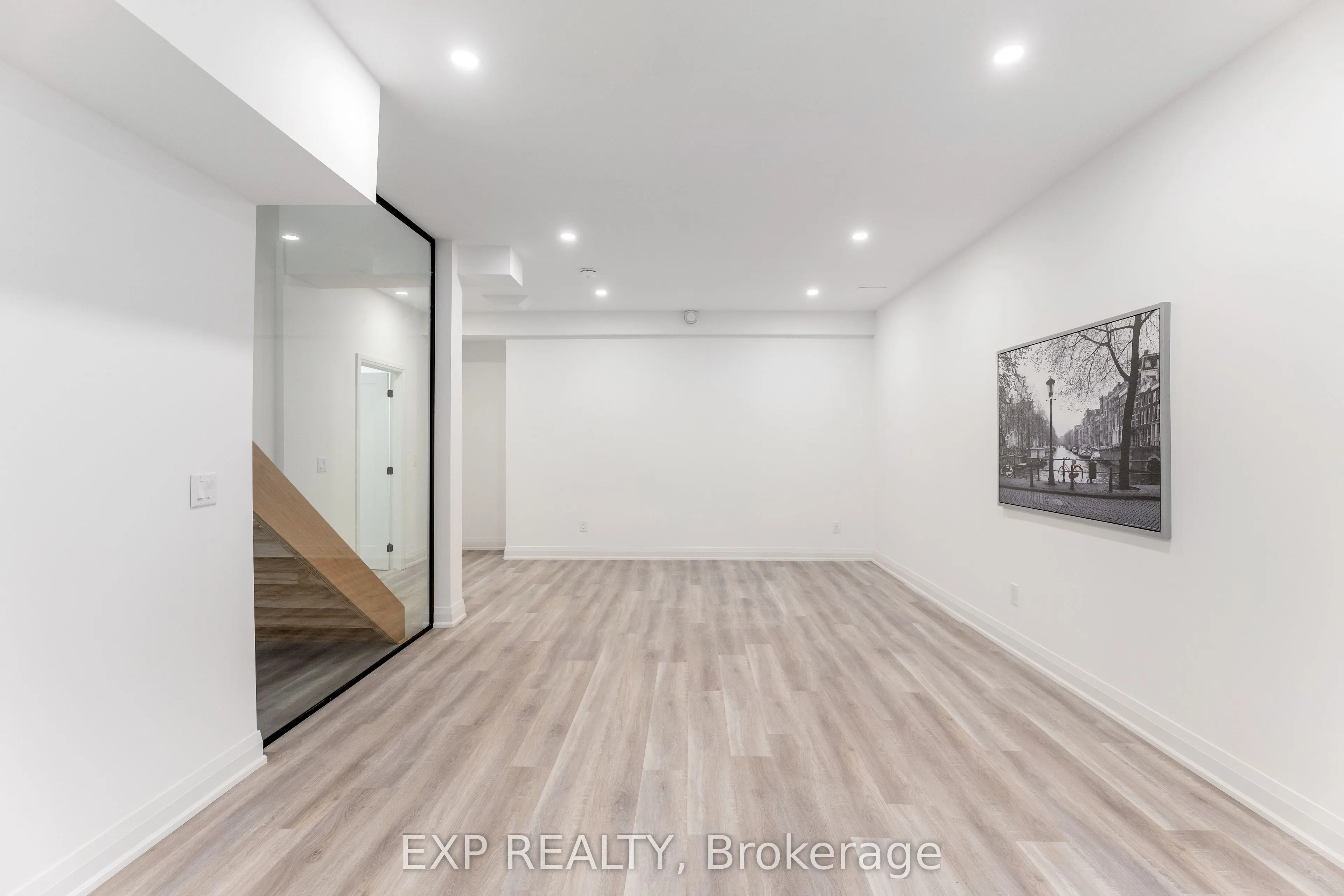 271 Main Street N