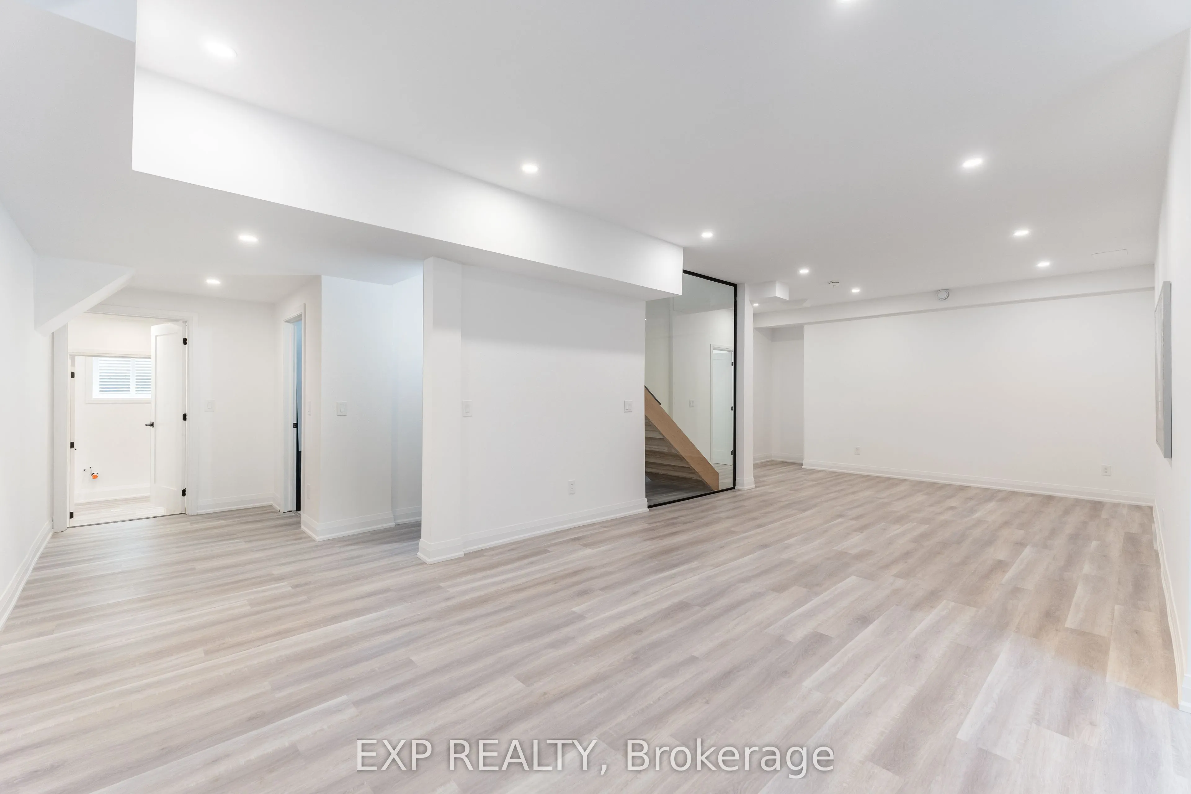 271 Main Street N