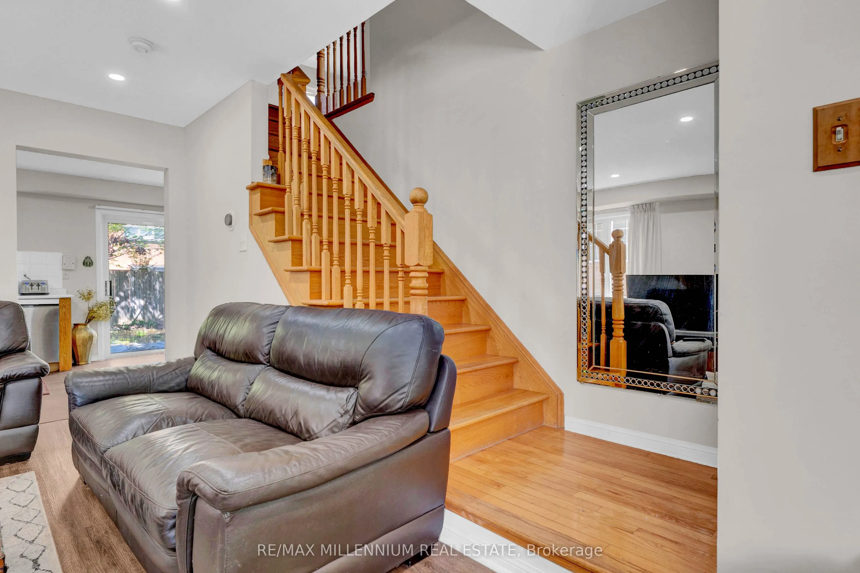 10 Mainland Crescent E