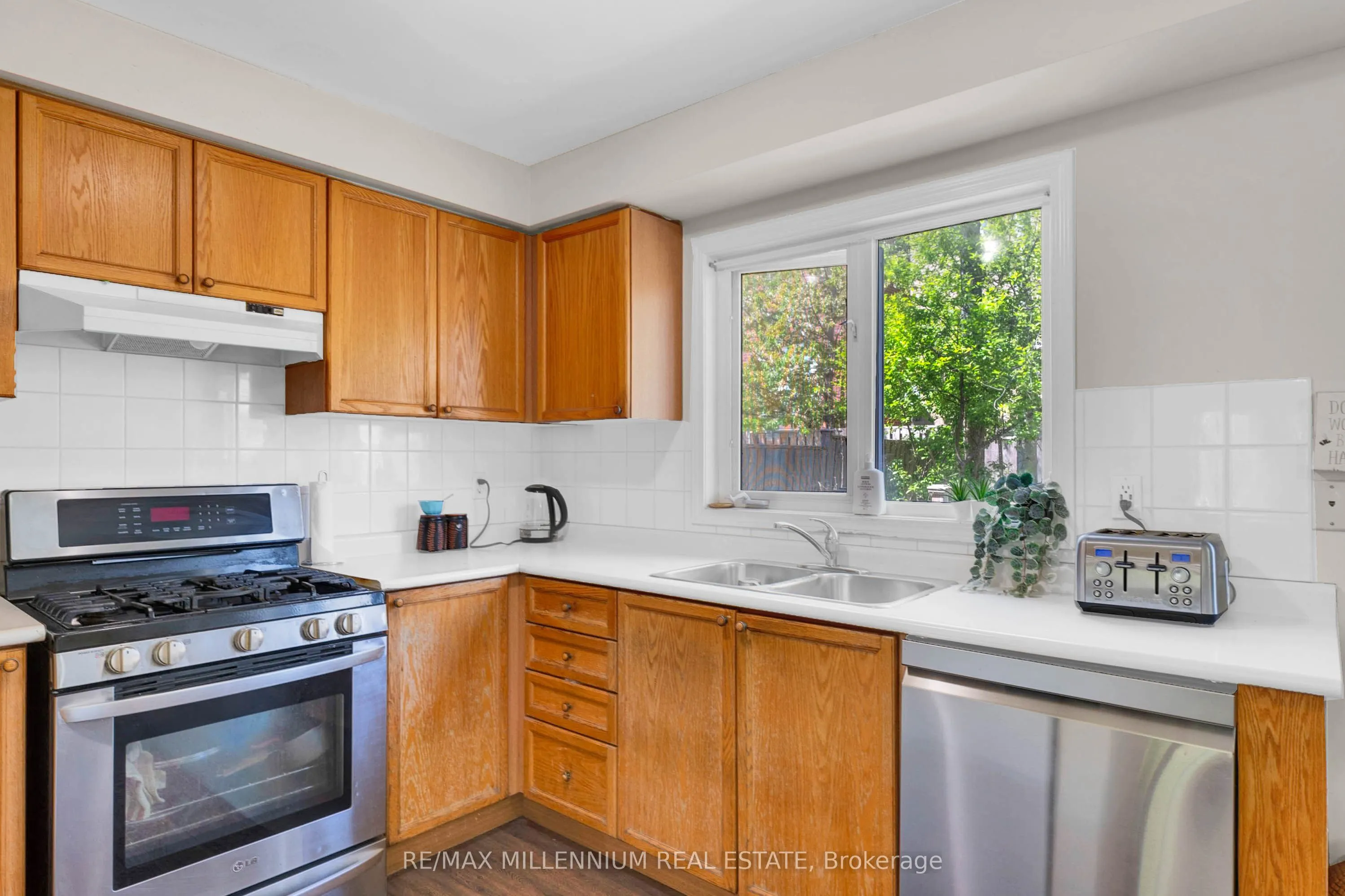 10 Mainland Crescent E