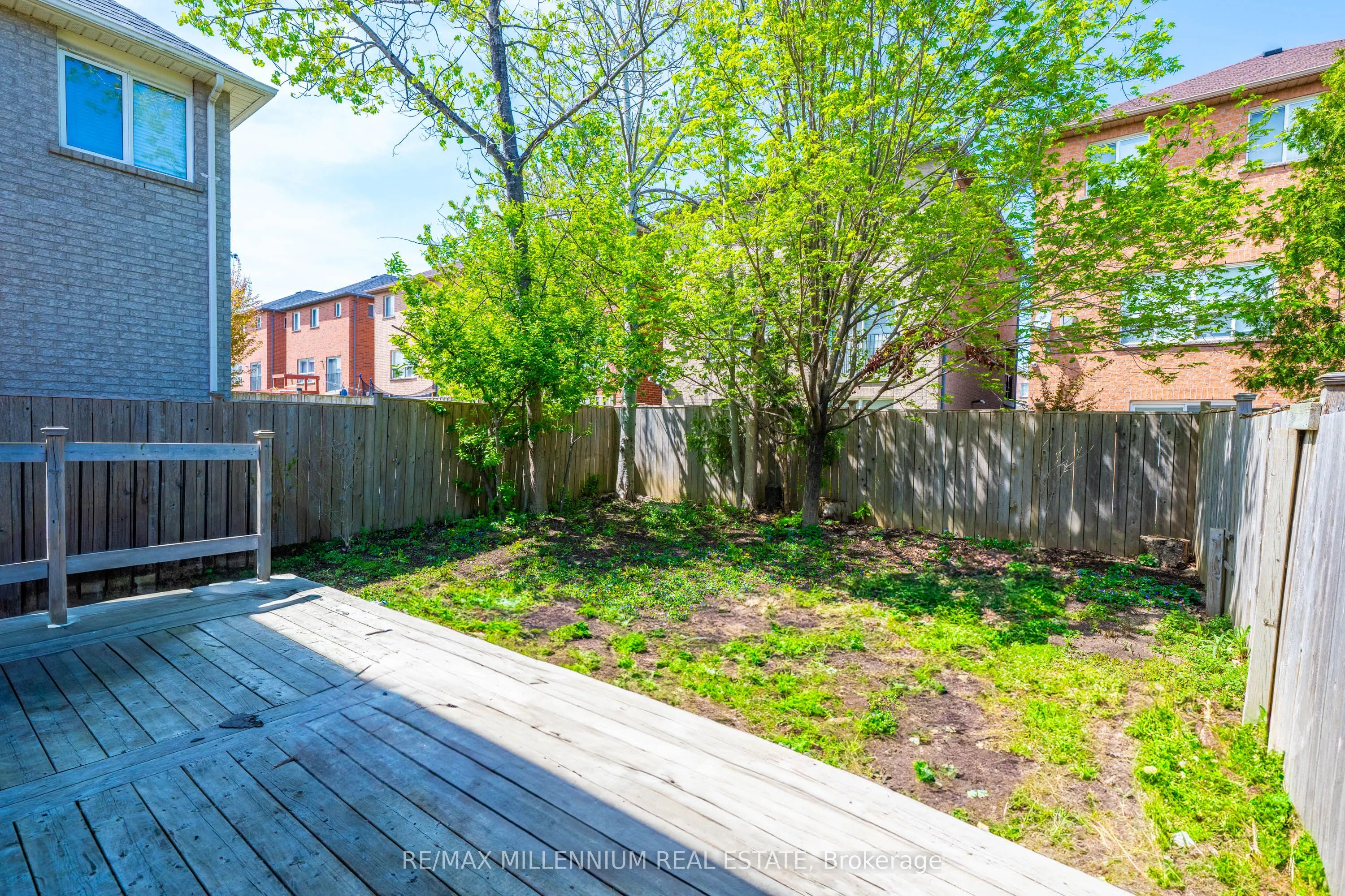 10 Mainland Crescent E