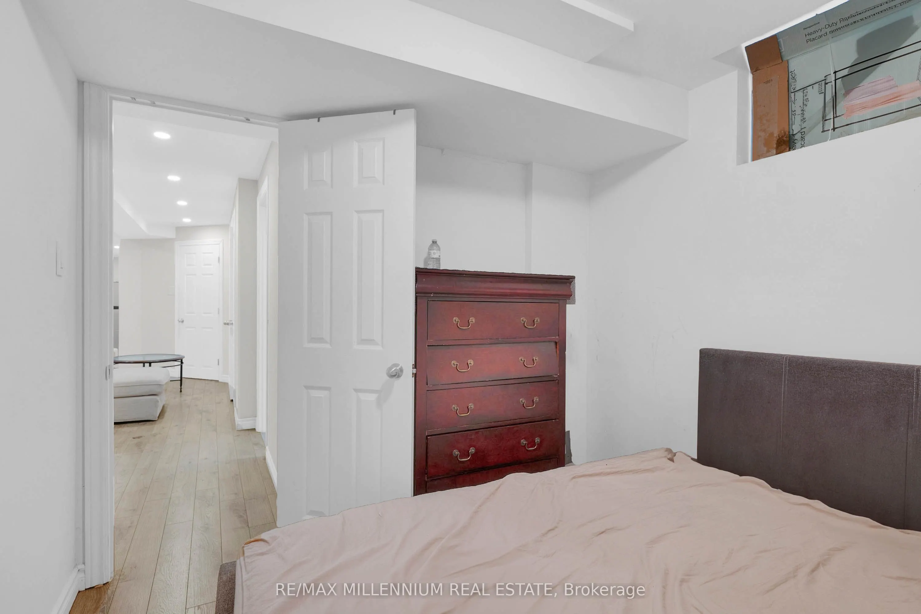 10 Mainland Crescent E