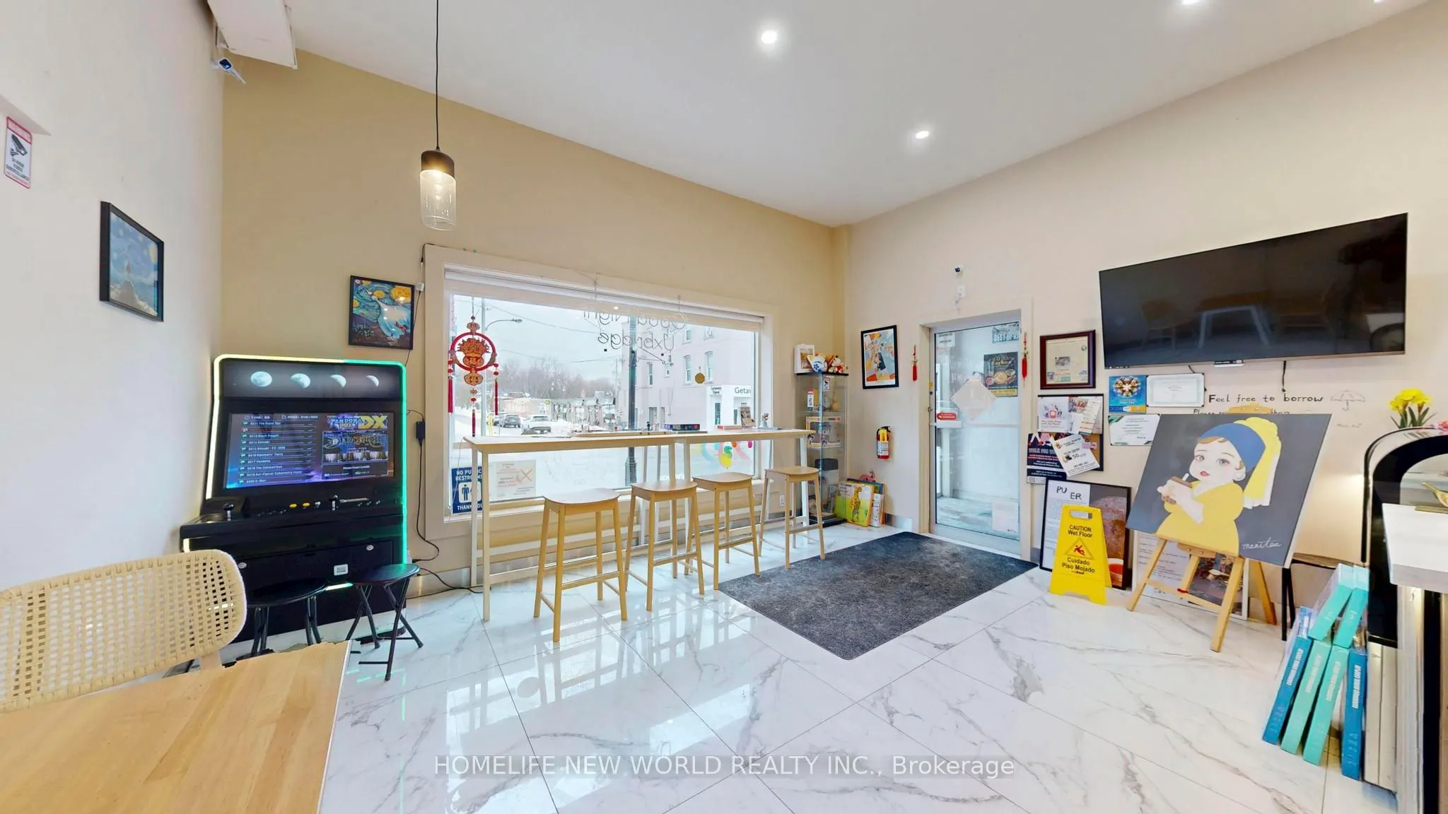 19 brock Street W