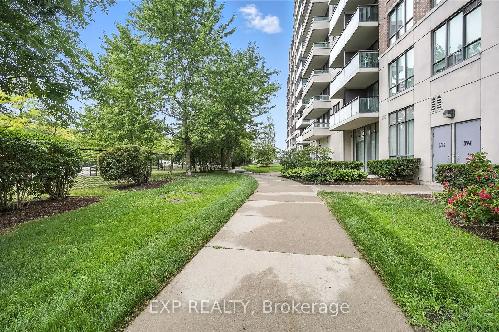 350 Red Maple Road, #505