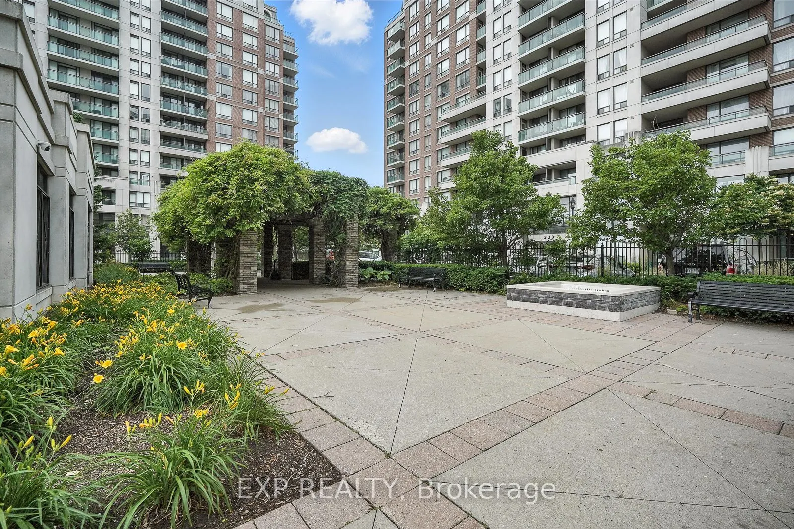 350 Red Maple Road, #505