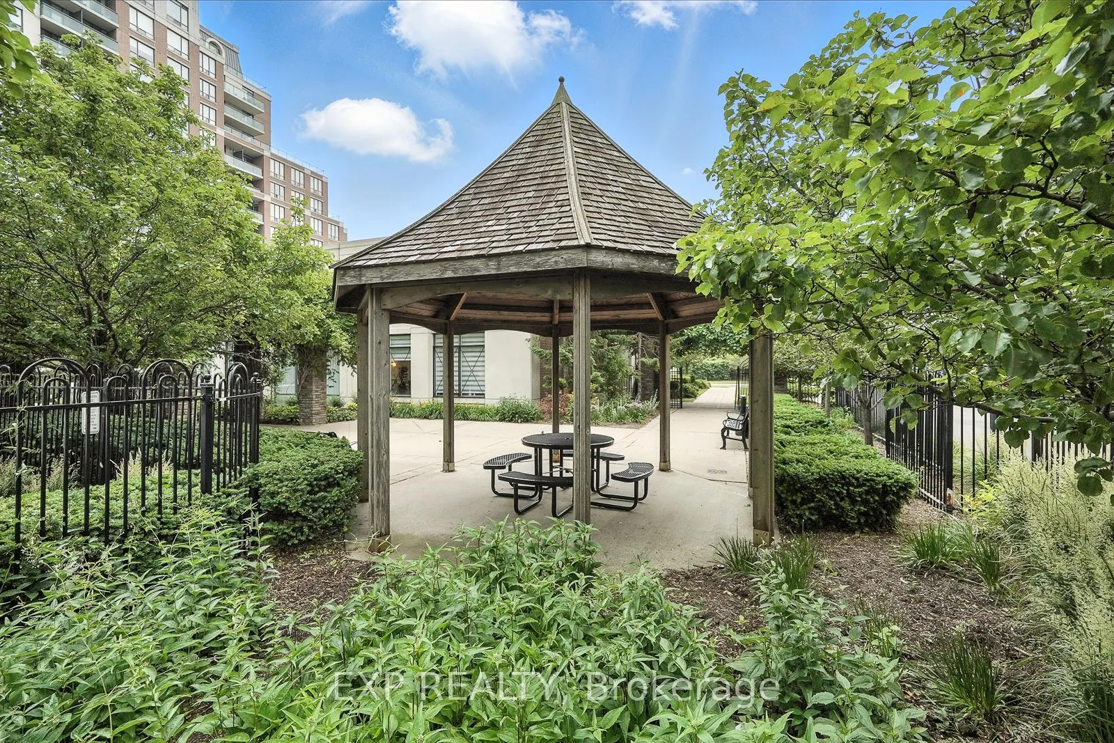 350 Red Maple Road, #505