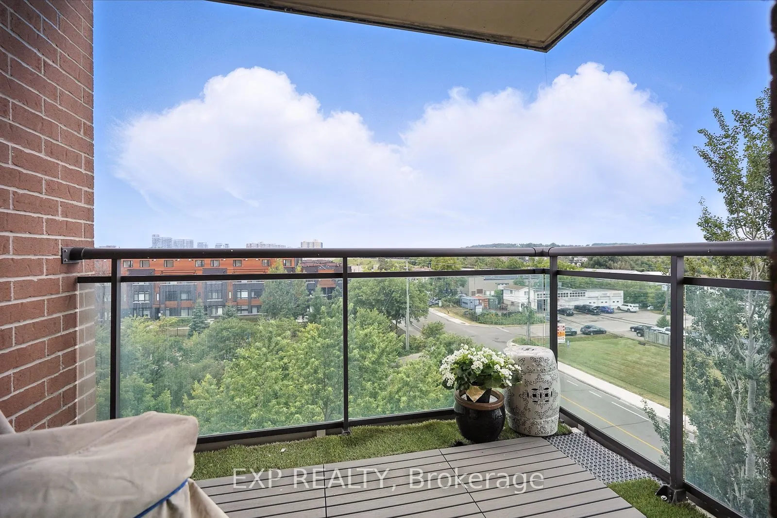 350 Red Maple Road, #505
