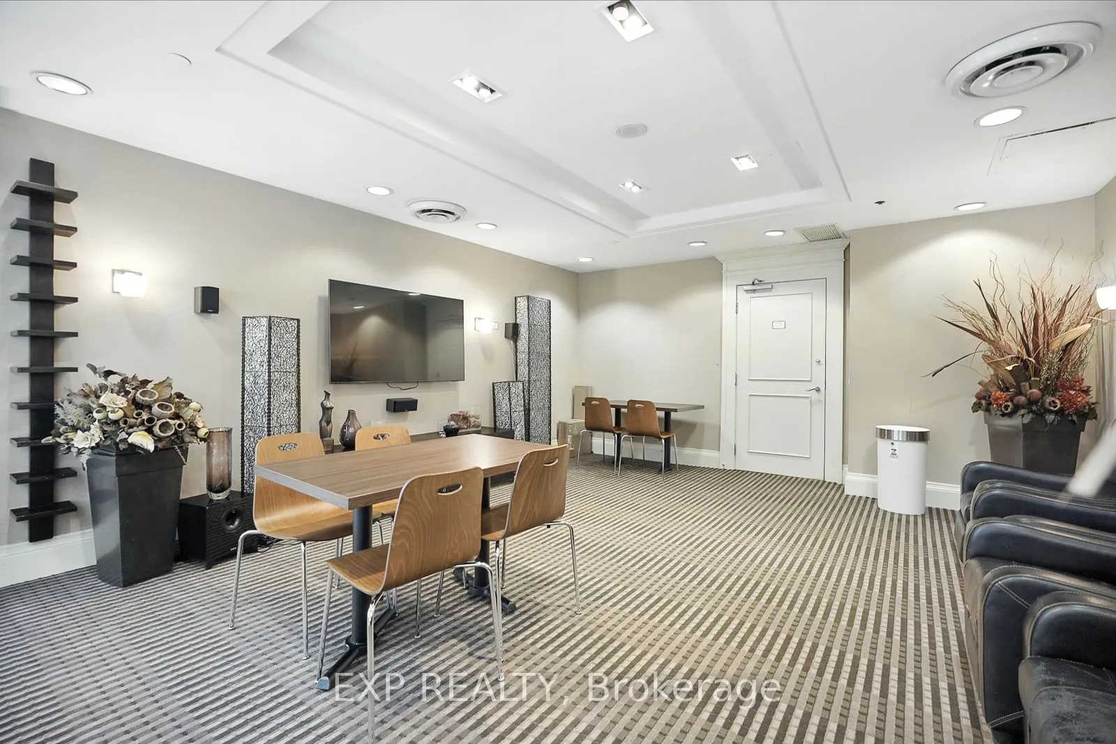 350 Red Maple Road, #505