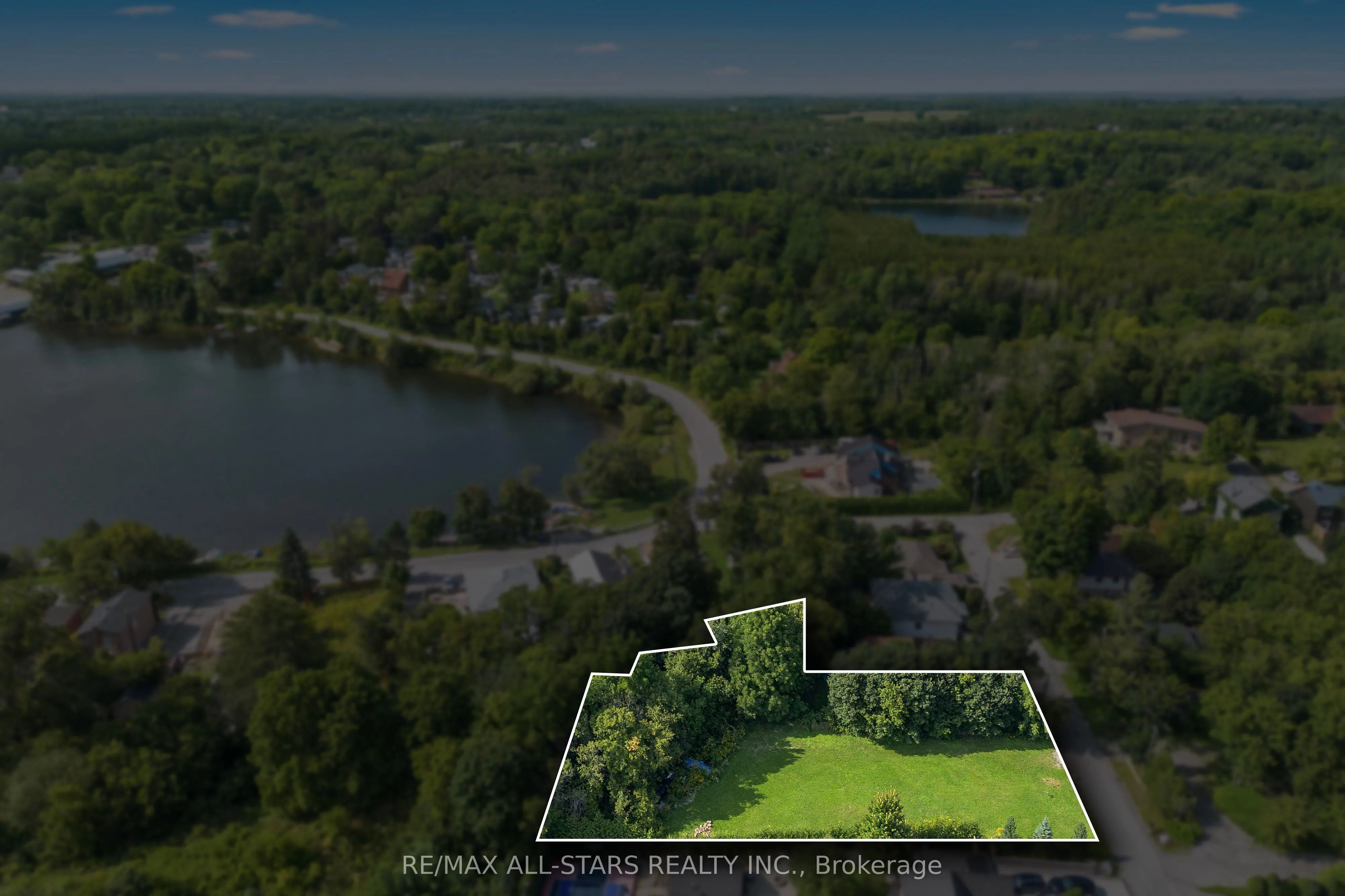 12 Churchill Drive S