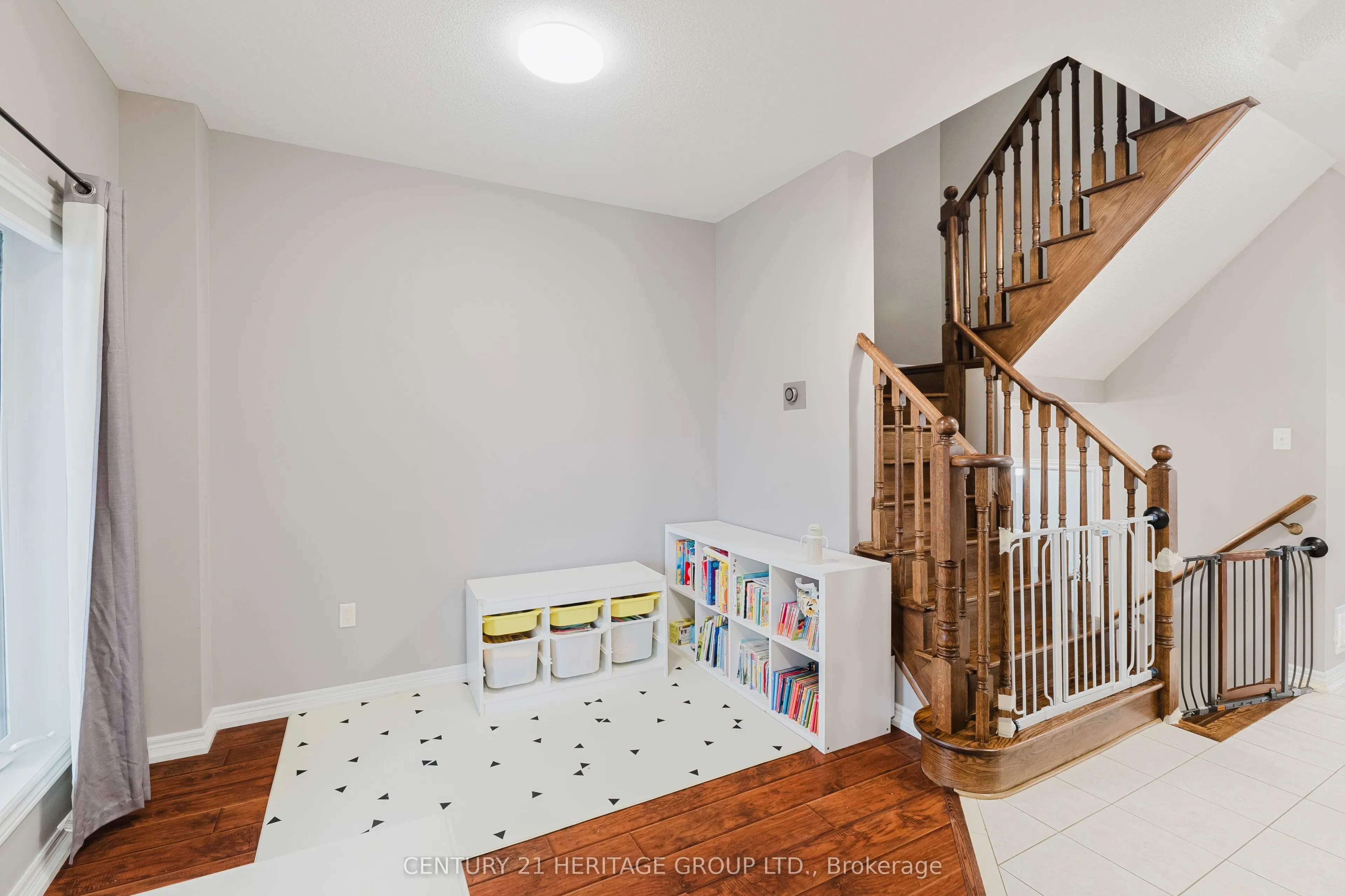 32 Grey Wing Avenue