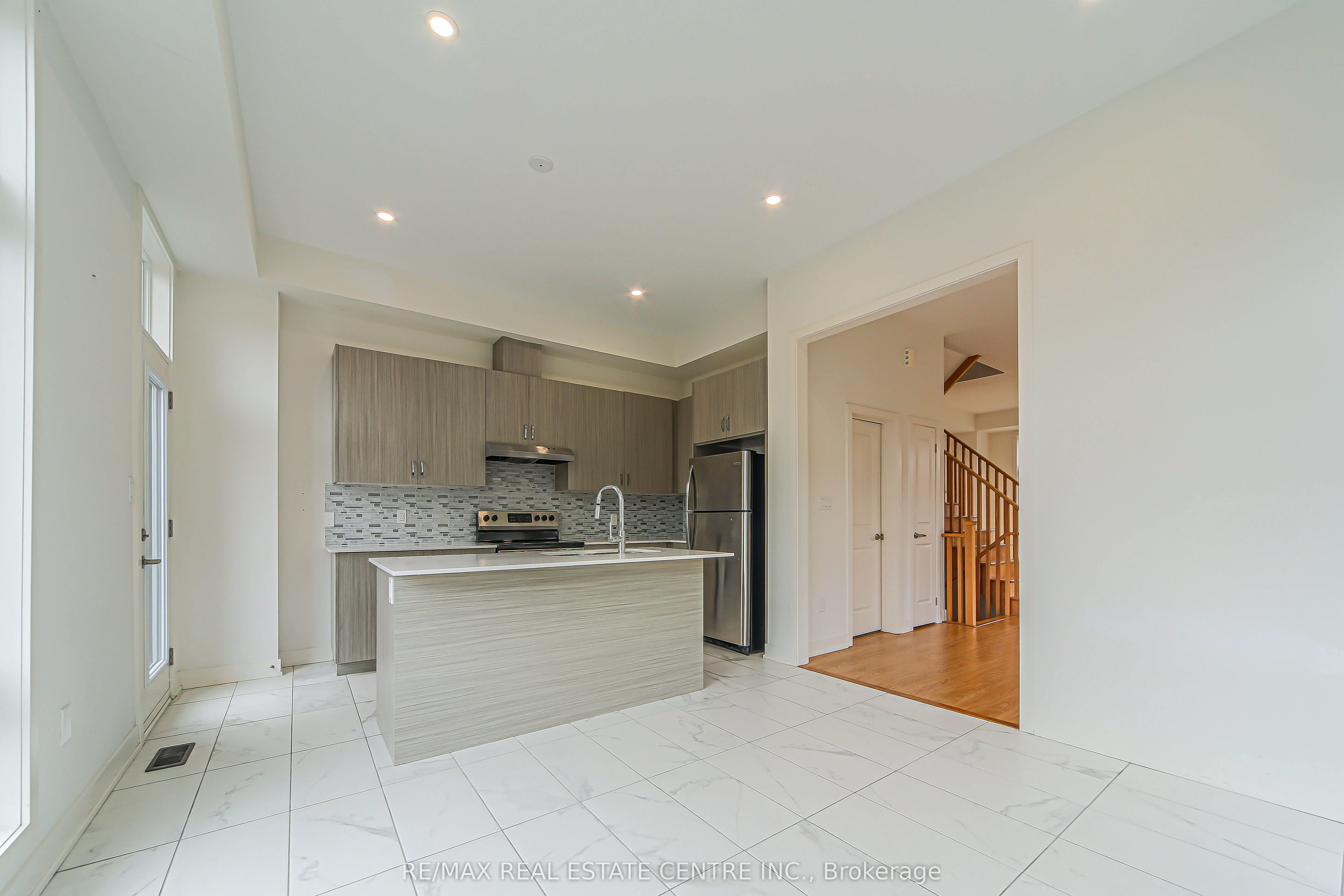 41 Gerussi Street