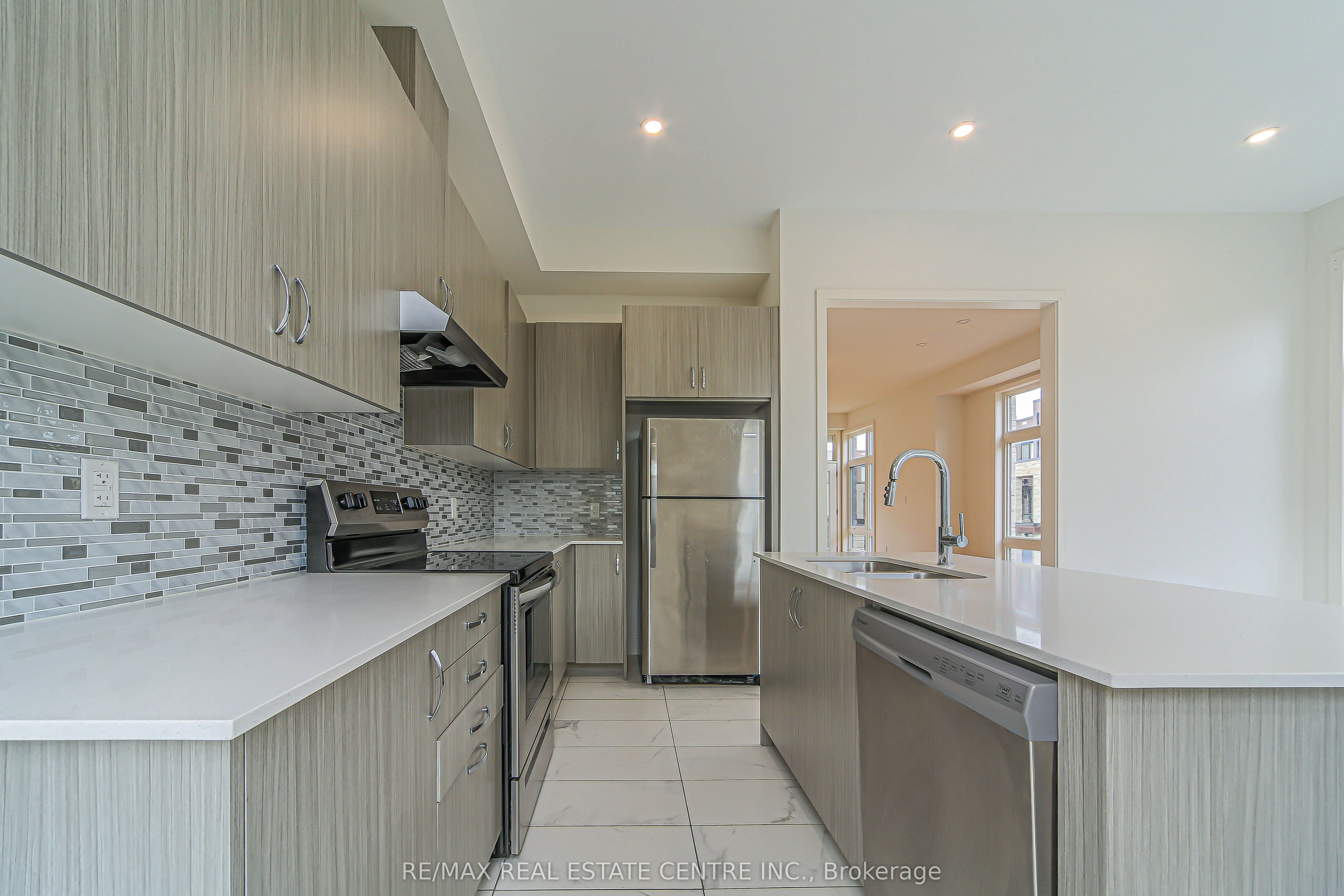 41 Gerussi Street