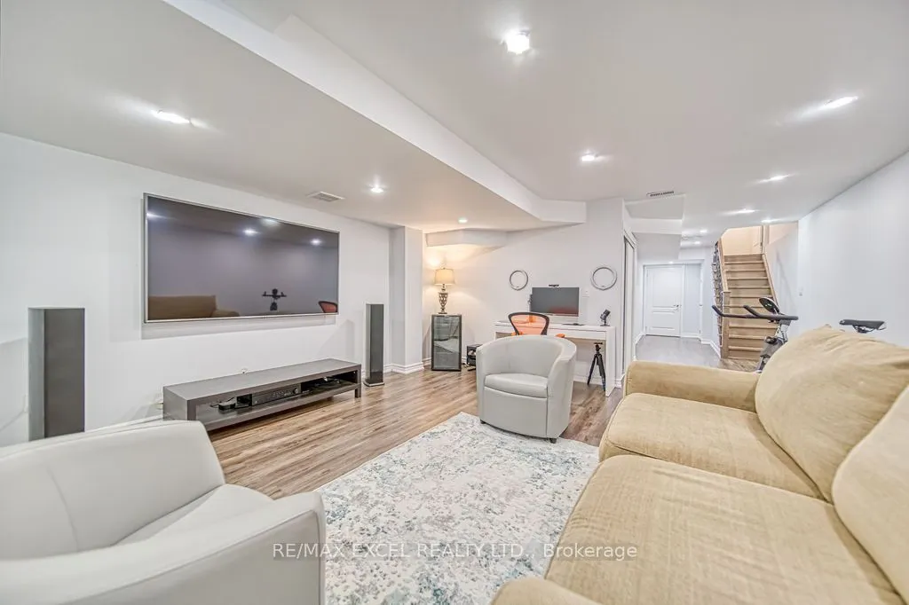 43 DURBLEE Avenue