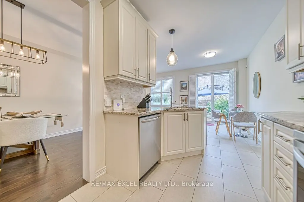 43 DURBLEE Avenue