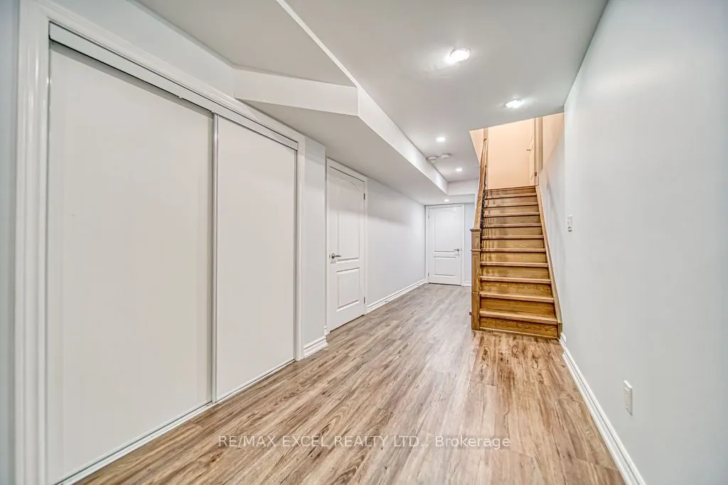 43 DURBLEE Avenue