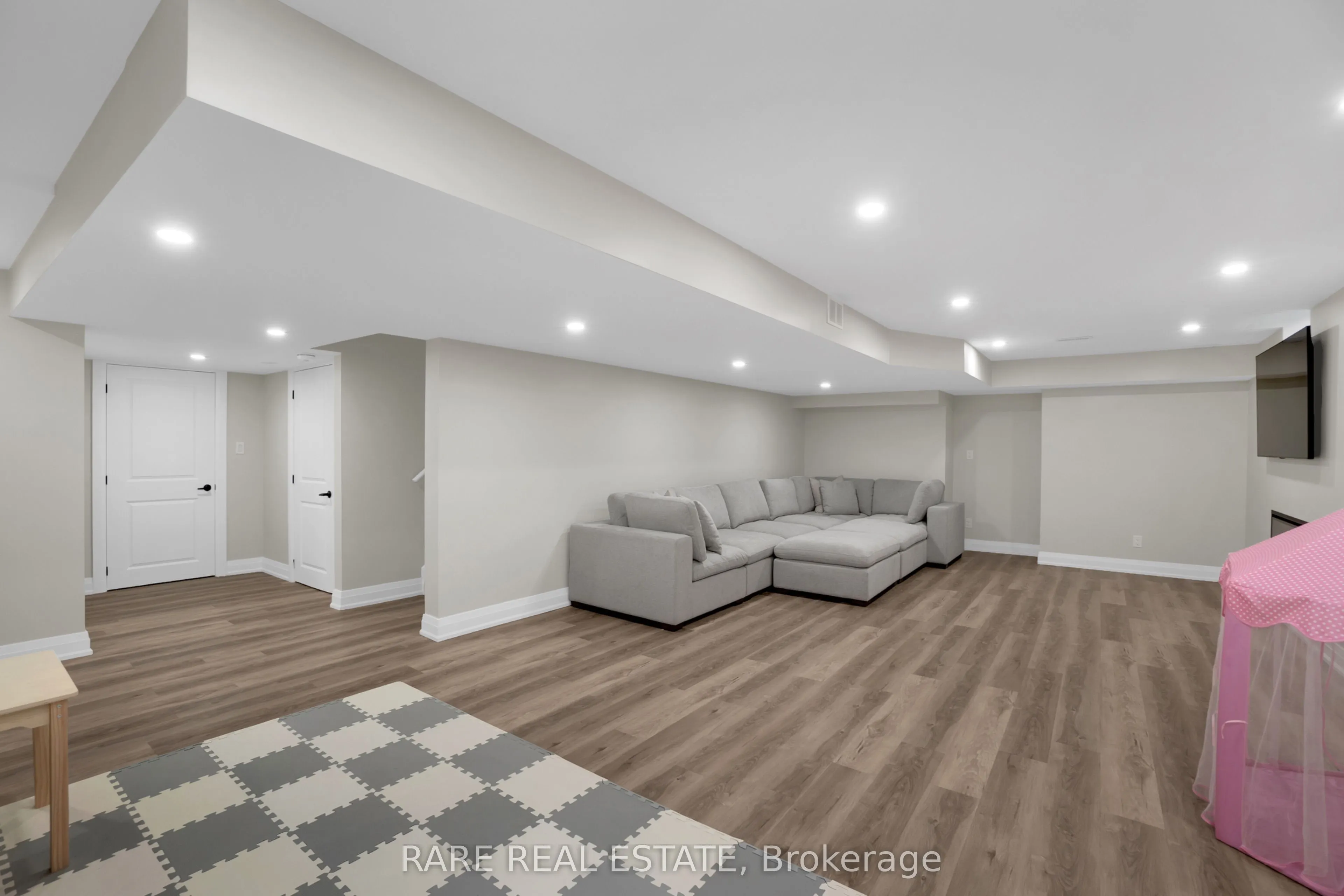 206 Stevenson Crescent