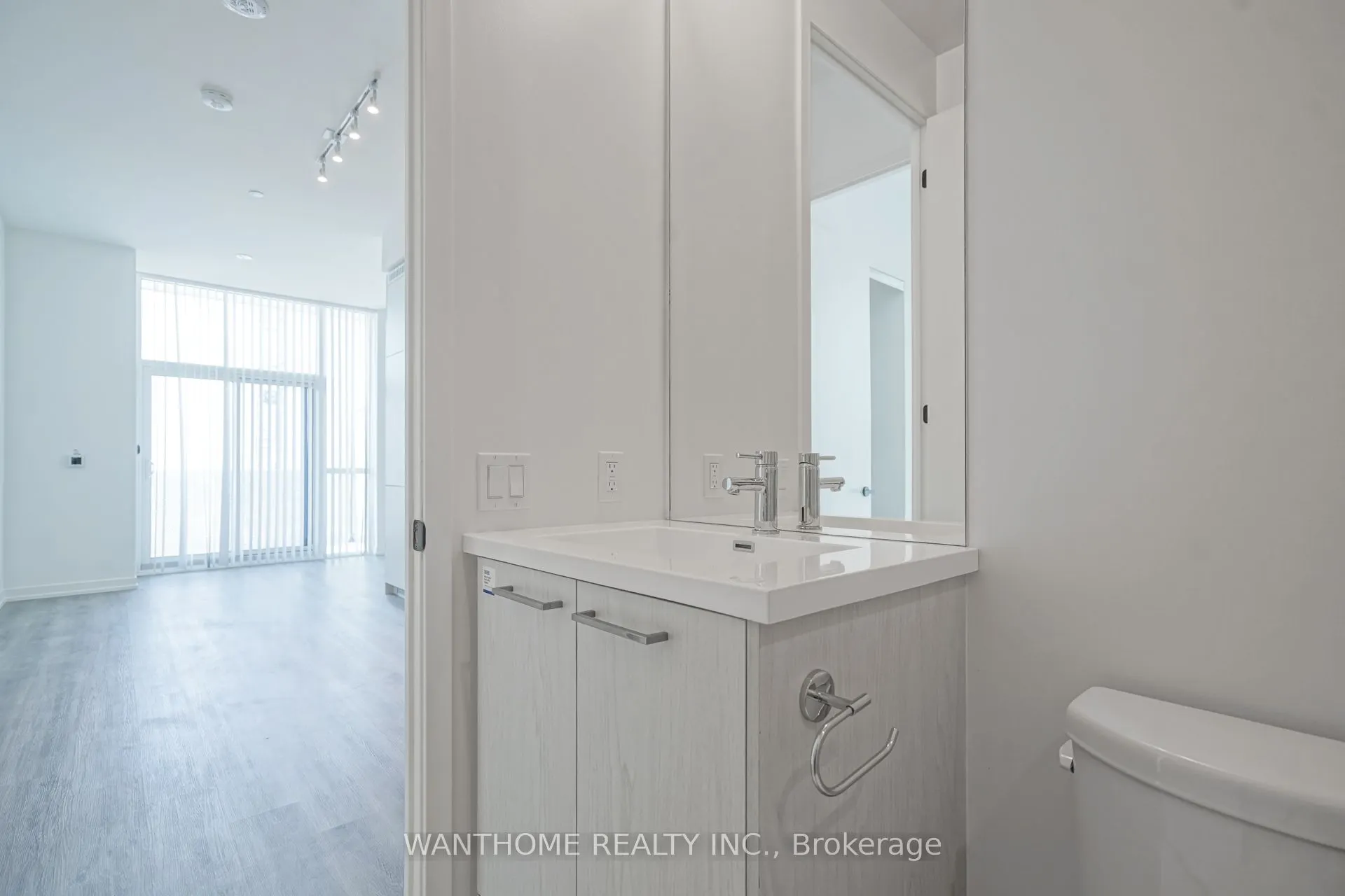 28 Interchange Way, #617