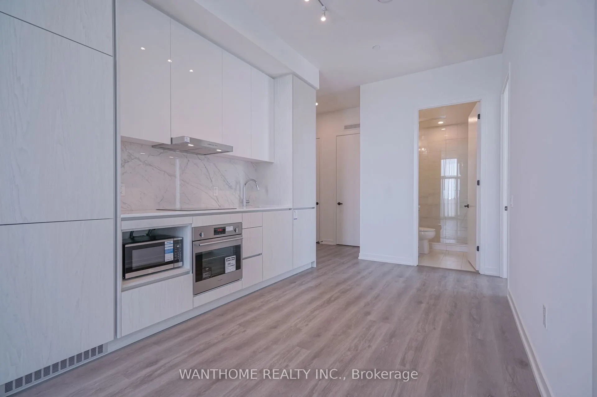 28 Interchange Way, #617