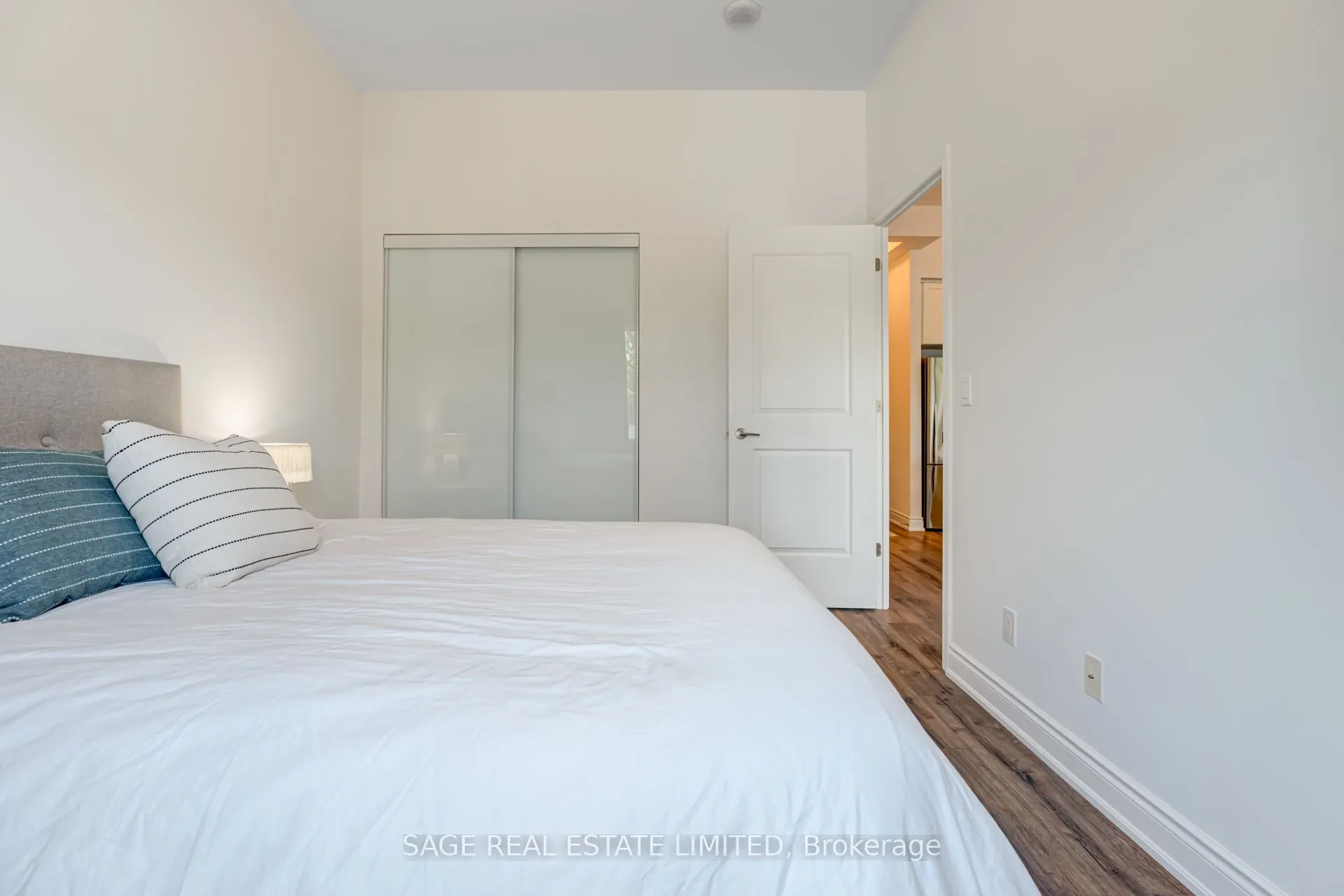 9090 Yonge Street, #102B