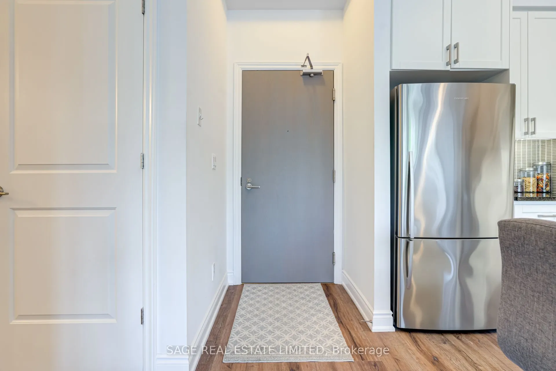 9090 Yonge Street, #102B