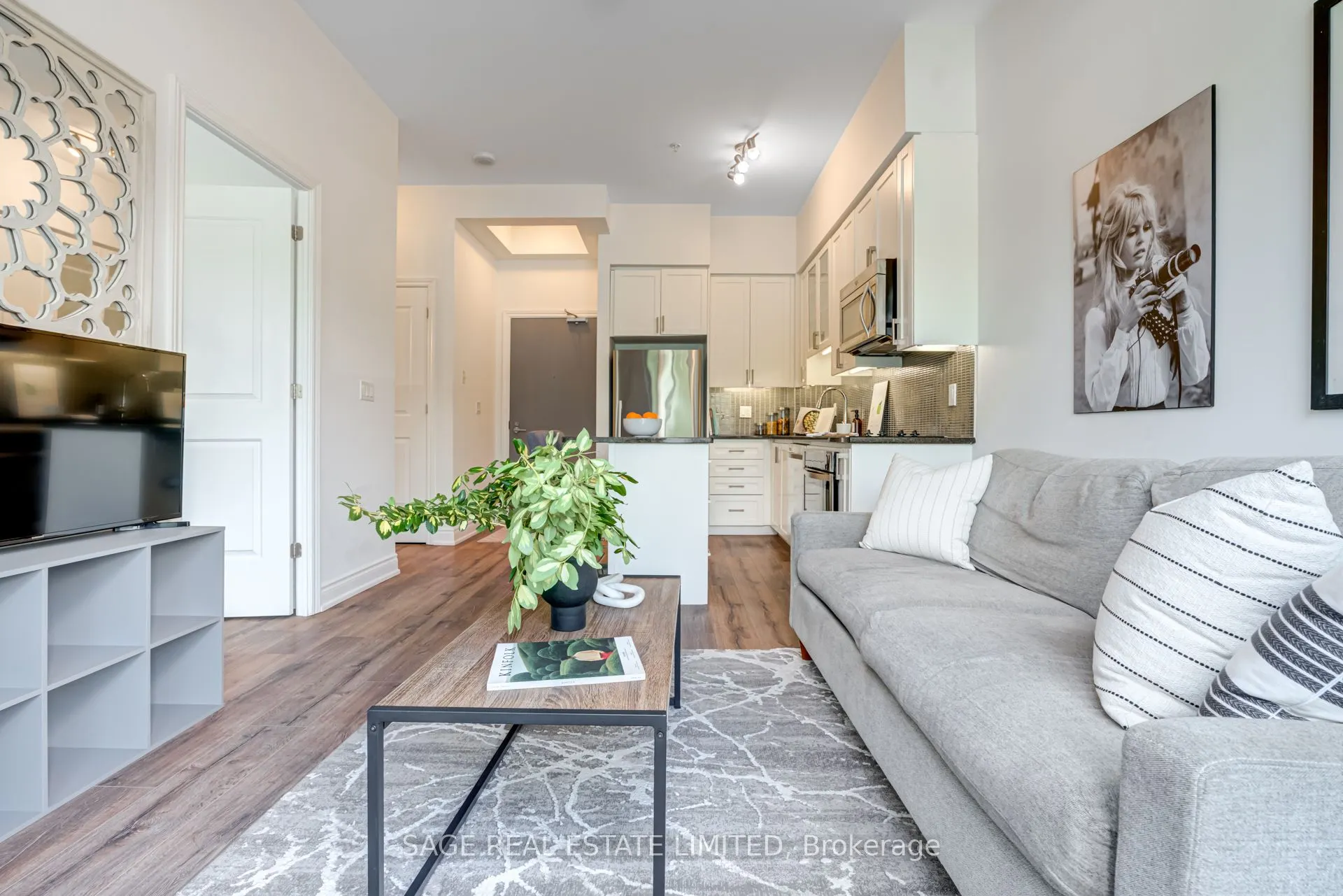 9090 Yonge Street, #102B