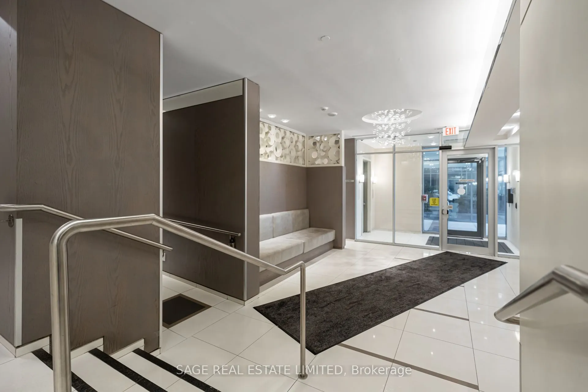 9090 Yonge Street, #102B