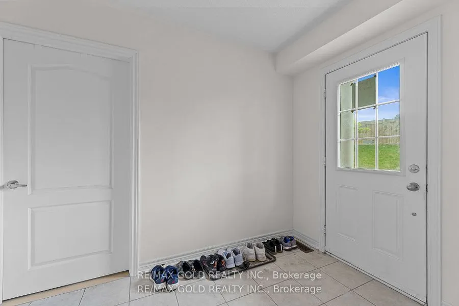 10 Porter Avenue W, #25