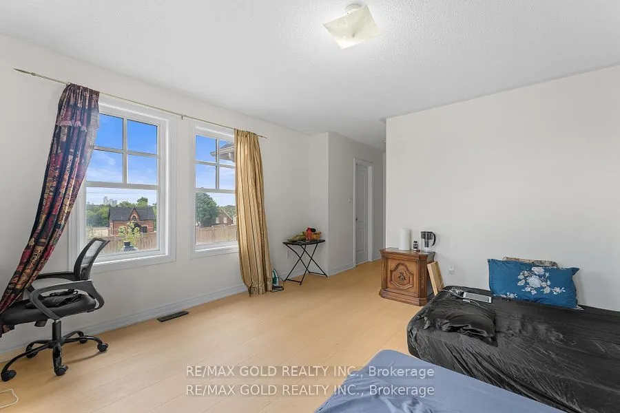10 Porter Avenue W, #25