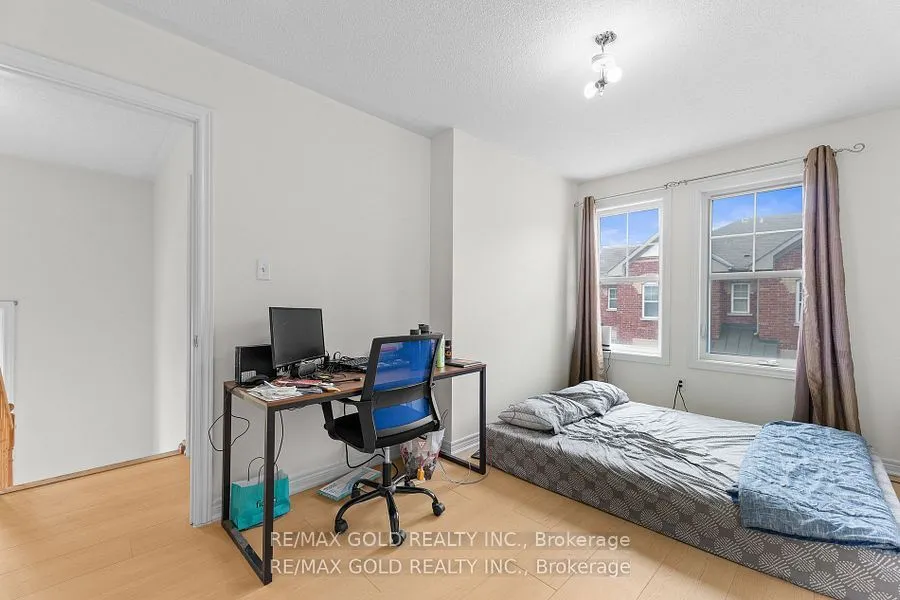 10 Porter Avenue W, #25