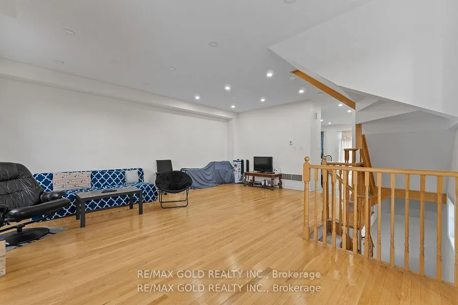 10 Porter Avenue W, #25