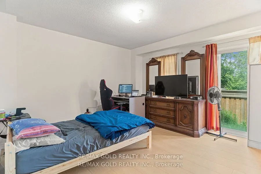 10 Porter Avenue W, #25