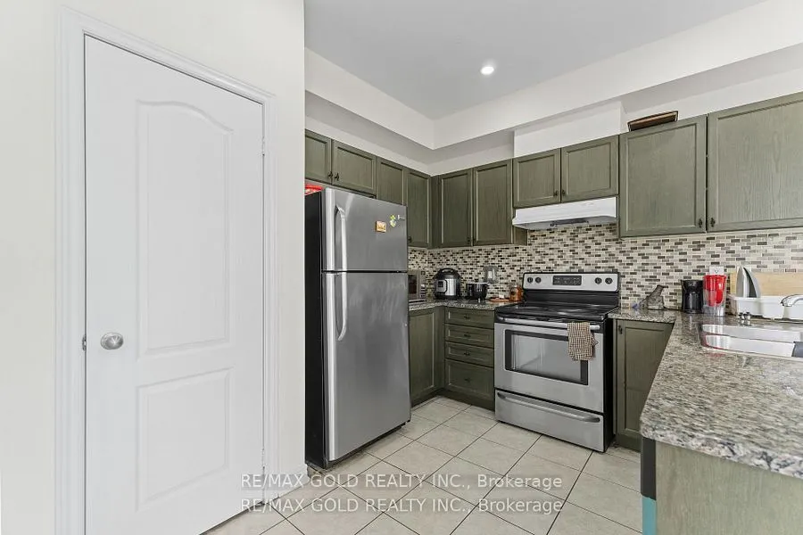 10 Porter Avenue W, #25
