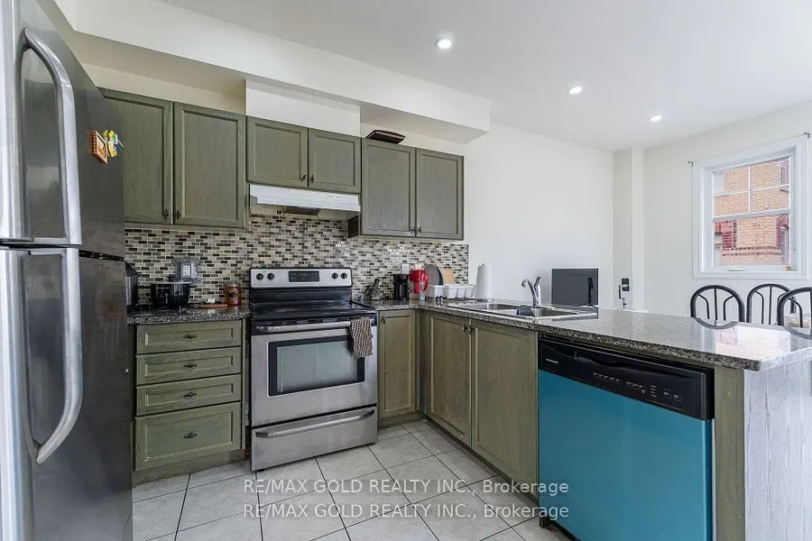 10 Porter Avenue W, #25