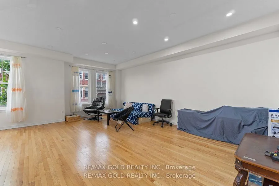 10 Porter Avenue W, #25