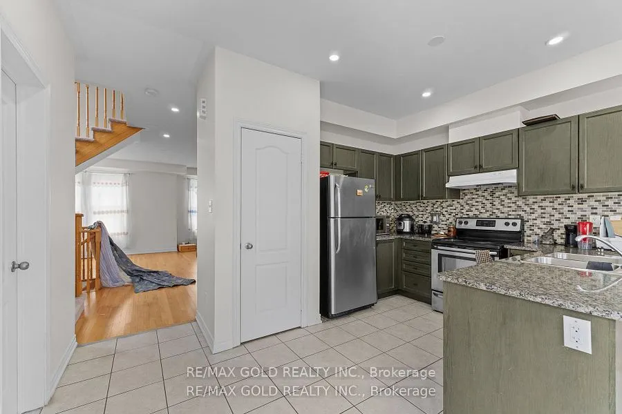 10 Porter Avenue W, #25