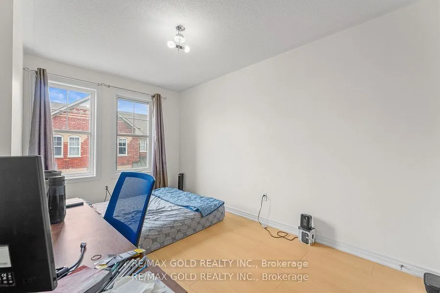 10 Porter Avenue W, #25
