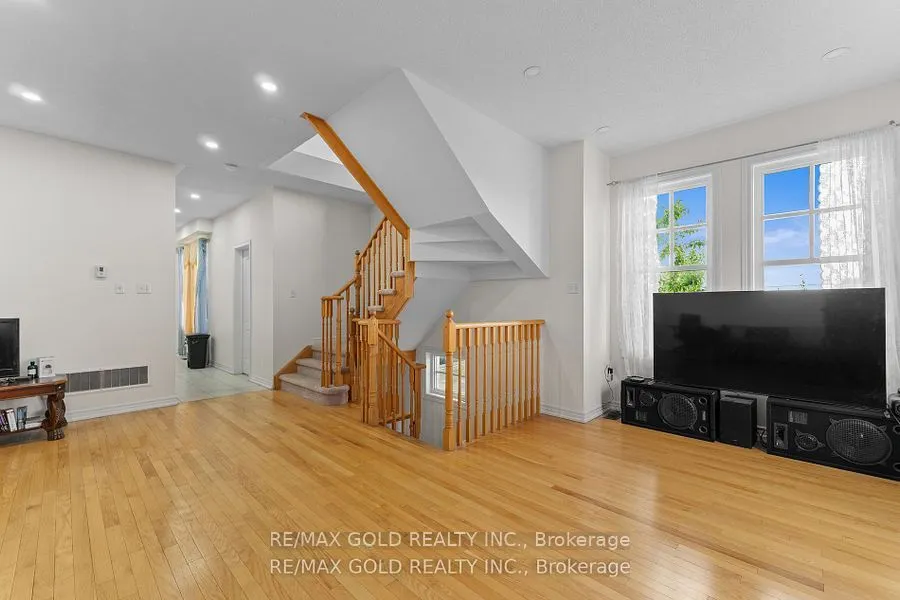 10 Porter Avenue W, #25